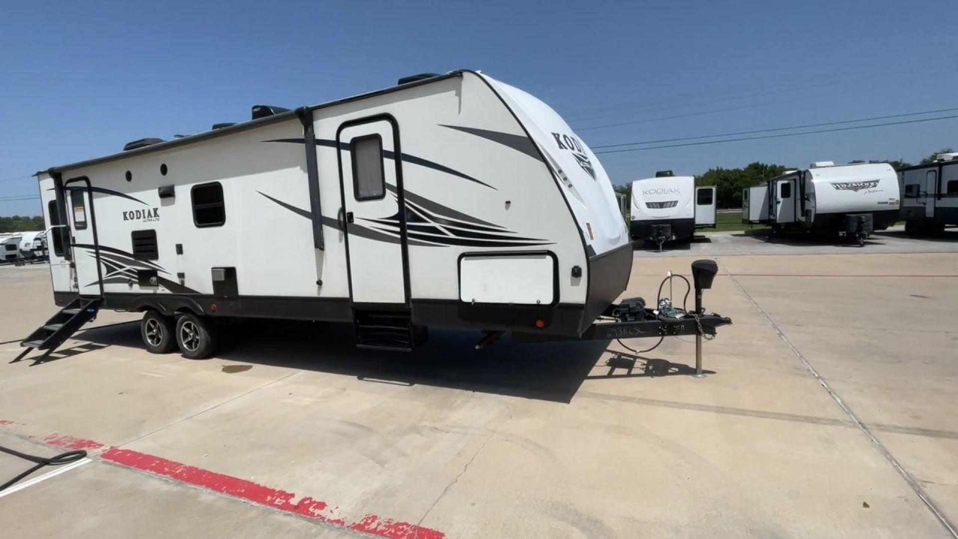 2019 KEYSTONE KODIAK 293RLSL (4YDT29322KJ) , located at 4319 N Main St, Cleburne, TX, 76033, (817) 678-5133, 32.385960, -97.391212 - Photo#3