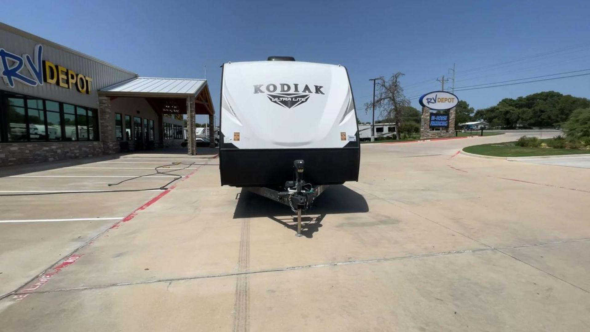 2019 KEYSTONE KODIAK 293RLSL (4YDT29322KJ) , located at 4319 N Main St, Cleburne, TX, 76033, (817) 678-5133, 32.385960, -97.391212 - Photo#4