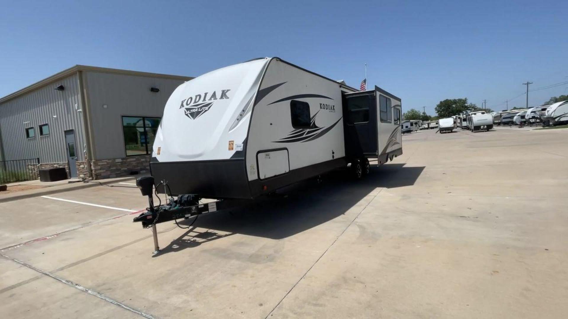 2019 KEYSTONE KODIAK 293RLSL (4YDT29322KJ) , located at 4319 N Main St, Cleburne, TX, 76033, (817) 678-5133, 32.385960, -97.391212 - Photo#5