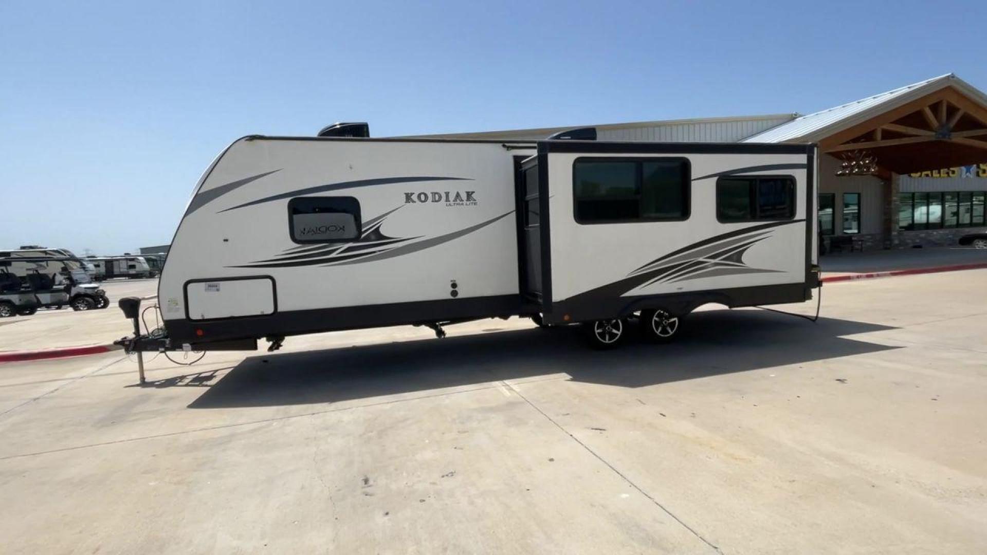 2019 KEYSTONE KODIAK 293RLSL (4YDT29322KJ) , located at 4319 N Main St, Cleburne, TX, 76033, (817) 678-5133, 32.385960, -97.391212 - Photo#6