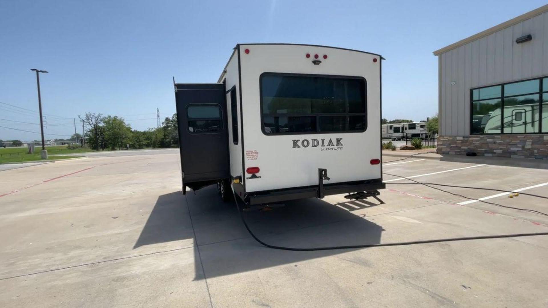 2019 KEYSTONE KODIAK 293RLSL (4YDT29322KJ) , located at 4319 N Main St, Cleburne, TX, 76033, (817) 678-5133, 32.385960, -97.391212 - Photo#8