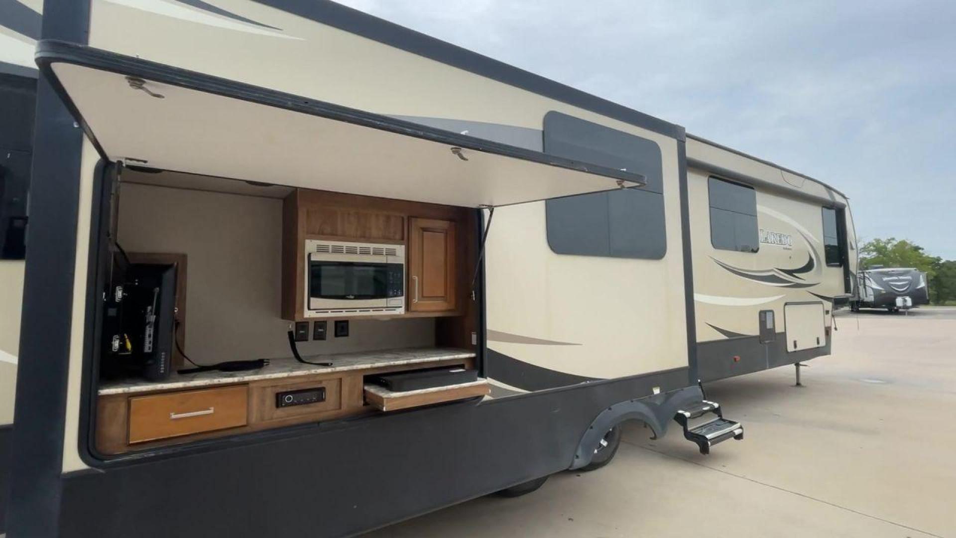 2019 KEYSTONE LAREDO 380MB (4YDF38023KE) , located at 4319 N Main St, Cleburne, TX, 76033, (817) 678-5133, 32.385960, -97.391212 - Photo#1