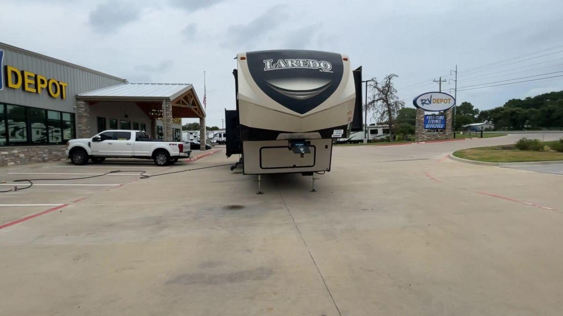 2019 KEYSTONE LAREDO 380MB (4YDF38023KE) , located at 4319 N Main St, Cleburne, TX, 76033, (817) 678-5133, 32.385960, -97.391212 - Photo#4