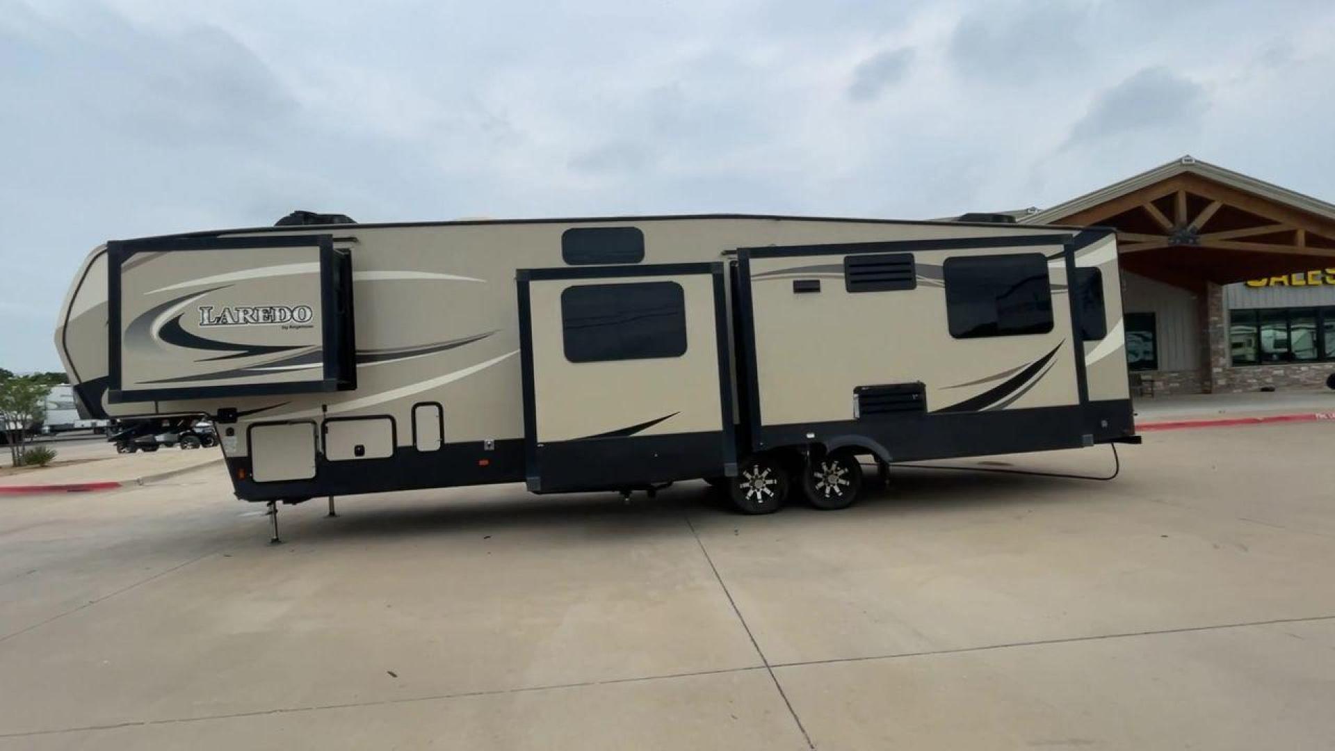 2019 KEYSTONE LAREDO 380MB (4YDF38023KE) , located at 4319 N Main St, Cleburne, TX, 76033, (817) 678-5133, 32.385960, -97.391212 - Photo#6