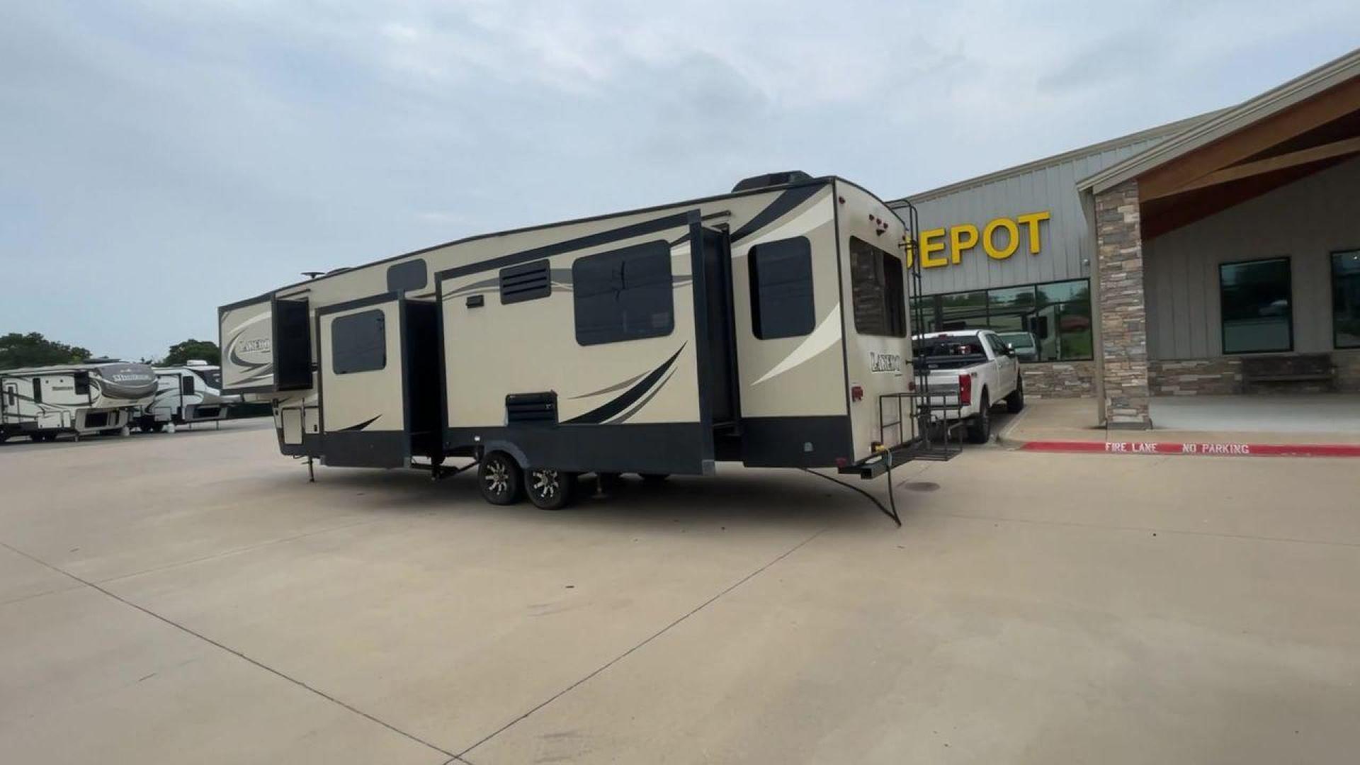 2019 KEYSTONE LAREDO 380MB (4YDF38023KE) , located at 4319 N Main St, Cleburne, TX, 76033, (817) 678-5133, 32.385960, -97.391212 - Photo#7