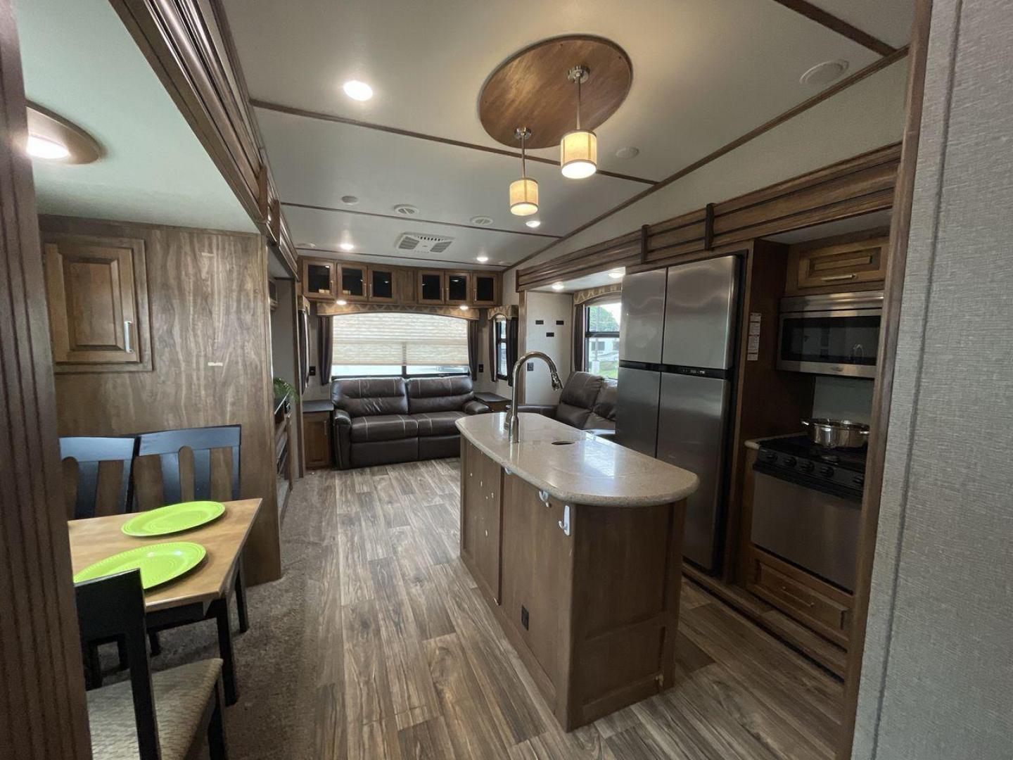 2019 KEYSTONE LAREDO 380MB (4YDF38023KE) , located at 4319 N Main St, Cleburne, TX, 76033, (817) 678-5133, 32.385960, -97.391212 - Photo#12