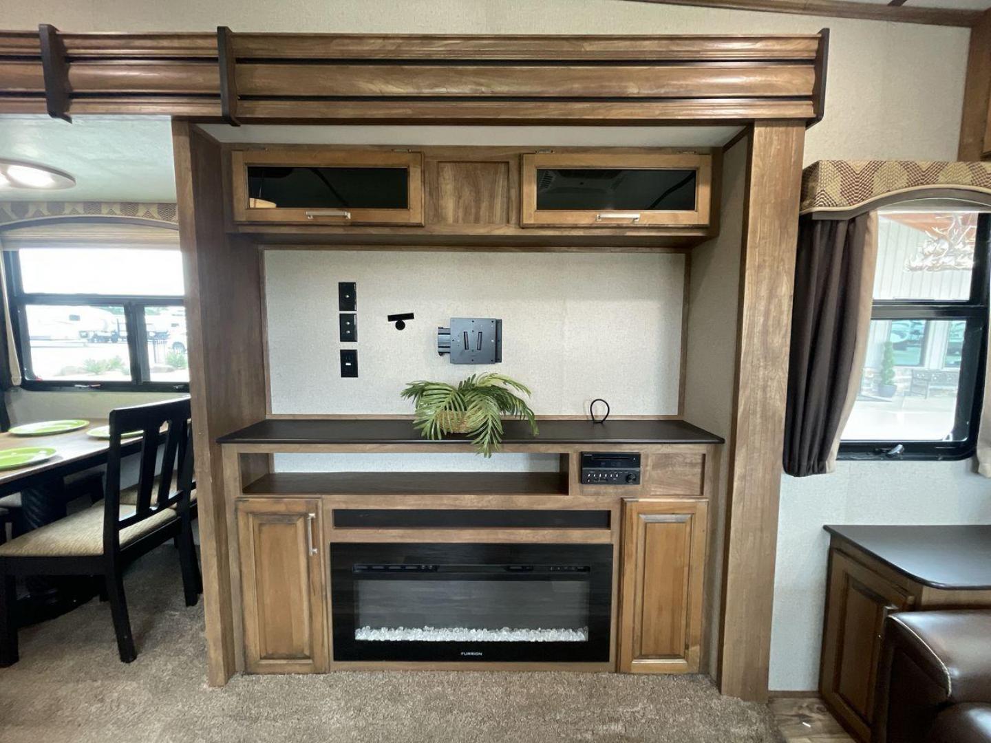 2019 KEYSTONE LAREDO 380MB (4YDF38023KE) , located at 4319 N Main St, Cleburne, TX, 76033, (817) 678-5133, 32.385960, -97.391212 - Photo#20