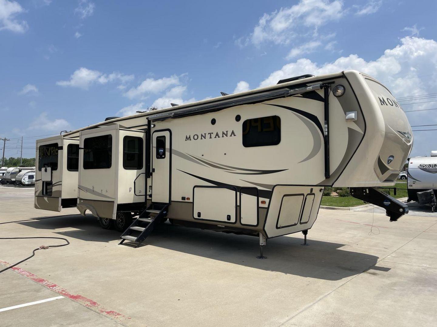 2019 KEYSTONE MONTANA 3701LK (4YDF3702XK4) , Length: 40.5 ft. | Dry Weight: 13,095 lbs. | Gross Weight: 16,400 lbs. | Slides: 4 transmission, located at 4319 N Main St, Cleburne, TX, 76033, (817) 678-5133, 32.385960, -97.391212 - Looking to camp in the lap of luxury and comfort? Go for this 2019 Keystone Montana 3701LK! This fifth wheel measures 40.5 ft. in length and 13.42 ft. in height. Not only is it spacious, but it also has plenty of headroom for tall campers! It also has a dry weight of 13,095 lbs. with a 3,305-poun - Photo#24