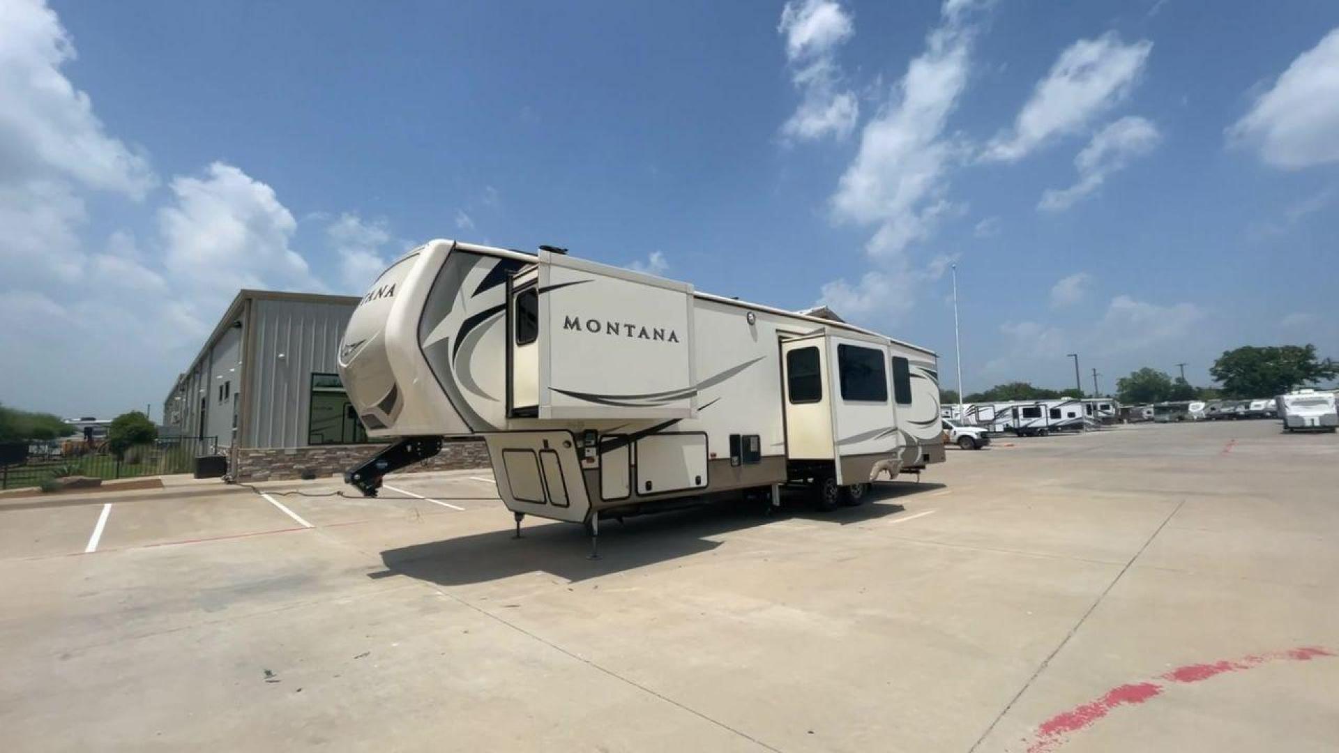 2019 KEYSTONE MONTANA 3701LK (4YDF3702XK4) , Length: 40.5 ft. | Dry Weight: 13,095 lbs. | Gross Weight: 16,400 lbs. | Slides: 4 transmission, located at 4319 N Main St, Cleburne, TX, 76033, (817) 678-5133, 32.385960, -97.391212 - Looking to camp in the lap of luxury and comfort? Go for this 2019 Keystone Montana 3701LK! This fifth wheel measures 40.5 ft. in length and 13.42 ft. in height. Not only is it spacious, but it also has plenty of headroom for tall campers! It also has a dry weight of 13,095 lbs. with a 3,305-poun - Photo#5