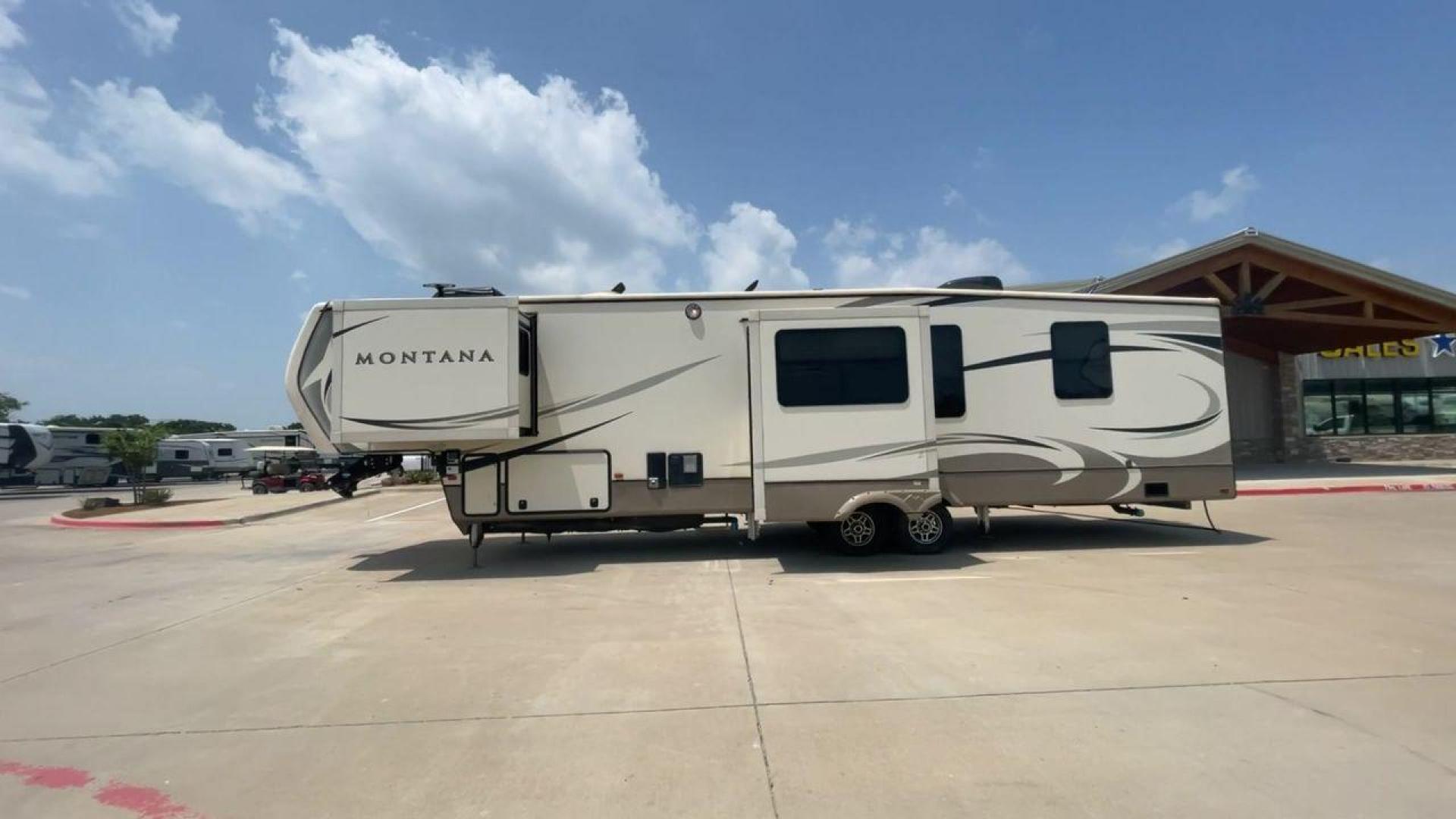 2019 KEYSTONE MONTANA 3701LK (4YDF3702XK4) , Length: 40.5 ft. | Dry Weight: 13,095 lbs. | Gross Weight: 16,400 lbs. | Slides: 4 transmission, located at 4319 N Main St, Cleburne, TX, 76033, (817) 678-5133, 32.385960, -97.391212 - Looking to camp in the lap of luxury and comfort? Go for this 2019 Keystone Montana 3701LK! This fifth wheel measures 40.5 ft. in length and 13.42 ft. in height. Not only is it spacious, but it also has plenty of headroom for tall campers! It also has a dry weight of 13,095 lbs. with a 3,305-poun - Photo#6