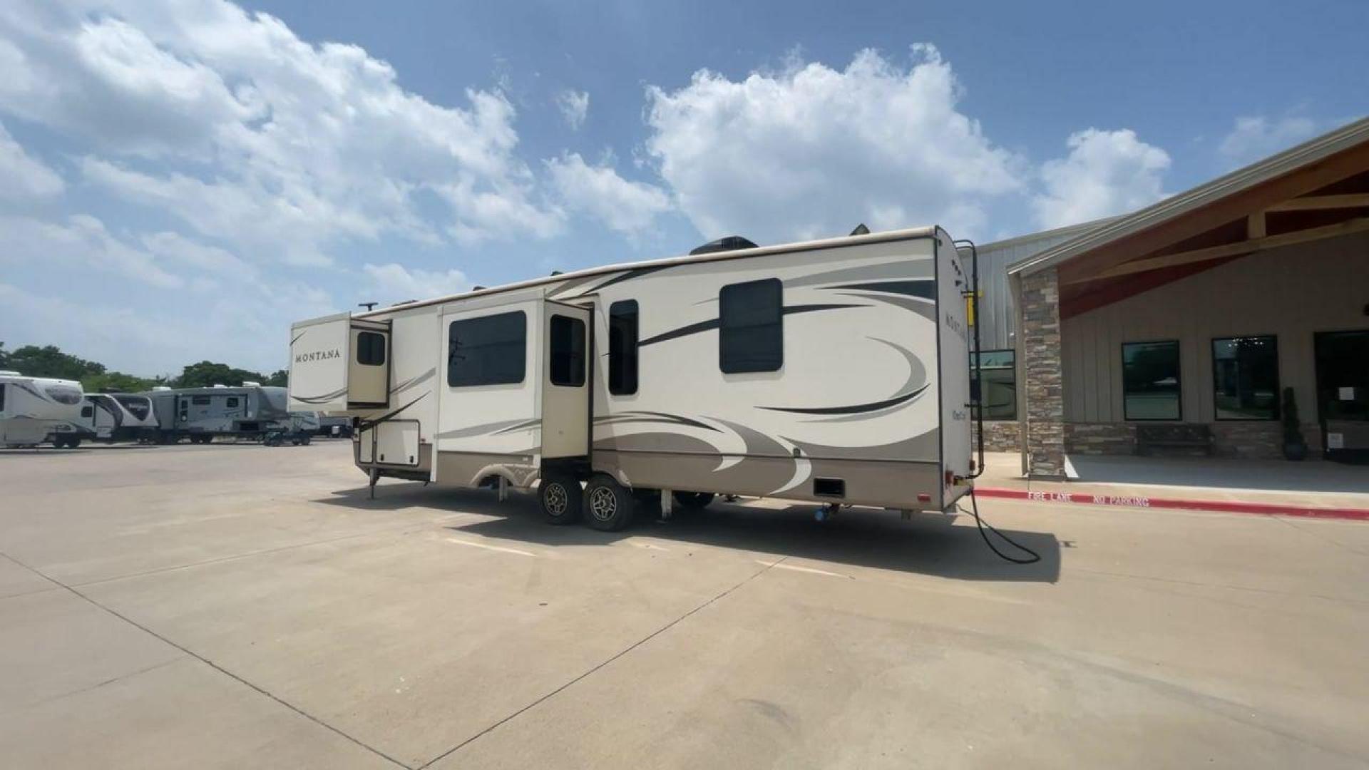 2019 KEYSTONE MONTANA 3701LK (4YDF3702XK4) , Length: 40.5 ft. | Dry Weight: 13,095 lbs. | Gross Weight: 16,400 lbs. | Slides: 4 transmission, located at 4319 N Main St, Cleburne, TX, 76033, (817) 678-5133, 32.385960, -97.391212 - Looking to camp in the lap of luxury and comfort? Go for this 2019 Keystone Montana 3701LK! This fifth wheel measures 40.5 ft. in length and 13.42 ft. in height. Not only is it spacious, but it also has plenty of headroom for tall campers! It also has a dry weight of 13,095 lbs. with a 3,305-poun - Photo#7