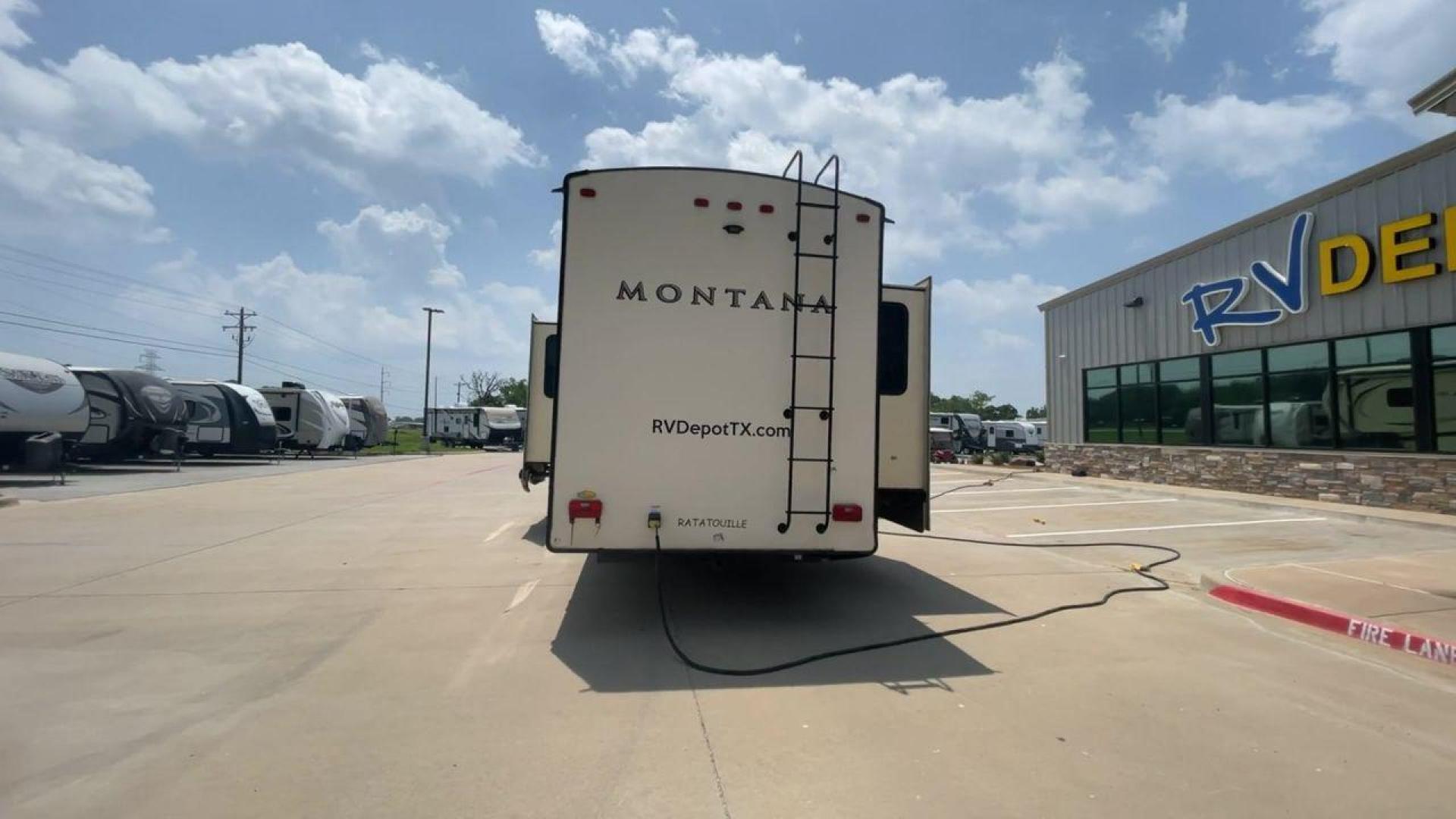 2019 KEYSTONE MONTANA 3701LK (4YDF3702XK4) , Length: 40.5 ft. | Dry Weight: 13,095 lbs. | Gross Weight: 16,400 lbs. | Slides: 4 transmission, located at 4319 N Main St, Cleburne, TX, 76033, (817) 678-5133, 32.385960, -97.391212 - Looking to camp in the lap of luxury and comfort? Go for this 2019 Keystone Montana 3701LK! This fifth wheel measures 40.5 ft. in length and 13.42 ft. in height. Not only is it spacious, but it also has plenty of headroom for tall campers! It also has a dry weight of 13,095 lbs. with a 3,305-poun - Photo#8