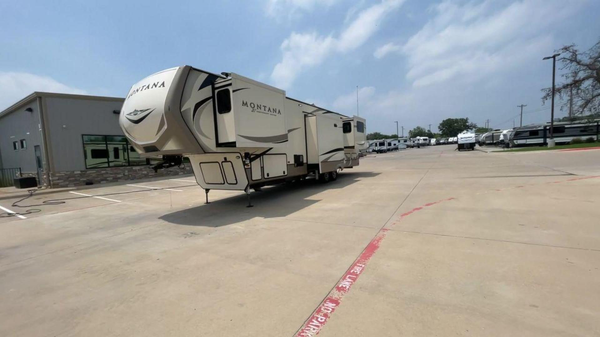 2019 KEYSTONE MONTANA 3791RD (4YDF37924K4) , Length: 40.42 ft. | Dry Weight: 13,900 lbs. | Gross Weight: 16,800 lbs. | Slides: 5 transmission, located at 4319 N Main St, Cleburne, TX, 76033, (817) 678-5133, 32.385960, -97.391212 - The 2019 Keystone Montana 3791RD is a luxurious and expansive fifth-wheel travel trailer designed to deliver the ultimate comfort and convenience. With an impressive length of 40.42 feet and equipped with five slides, this unit offers a huge living space that makes every journey feel like a stay in - Photo#5