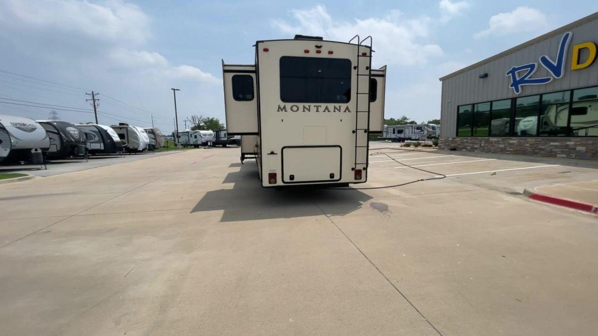 2019 KEYSTONE MONTANA 3791RD (4YDF37924K4) , Length: 40.42 ft. | Dry Weight: 13,900 lbs. | Gross Weight: 16,800 lbs. | Slides: 5 transmission, located at 4319 N Main St, Cleburne, TX, 76033, (817) 678-5133, 32.385960, -97.391212 - The 2019 Keystone Montana 3791RD is a luxurious and expansive fifth-wheel travel trailer designed to deliver the ultimate comfort and convenience. With an impressive length of 40.42 feet and equipped with five slides, this unit offers a huge living space that makes every journey feel like a stay in - Photo#8