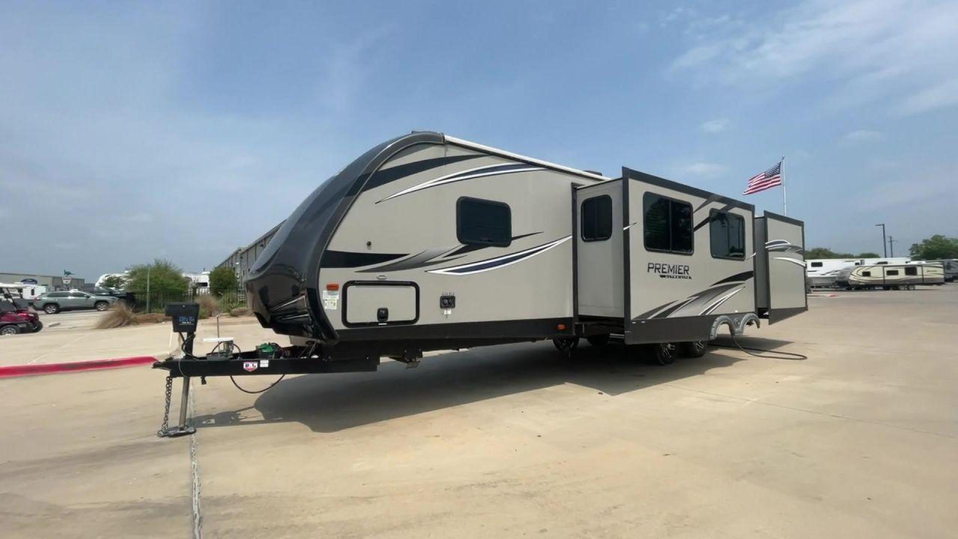 2019 KEYSTONE PREMIER 34RIPR (4YDT34B27KD) , Length: 38.25 ft. | Dry Weight: 7,495 lbs. | Gross Weight: 9,400 lbs. | Slides: 3 transmission, located at 4319 N Main St, Cleburne, TX, 76033, (817) 678-5133, 32.385960, -97.391212 - Photo#5