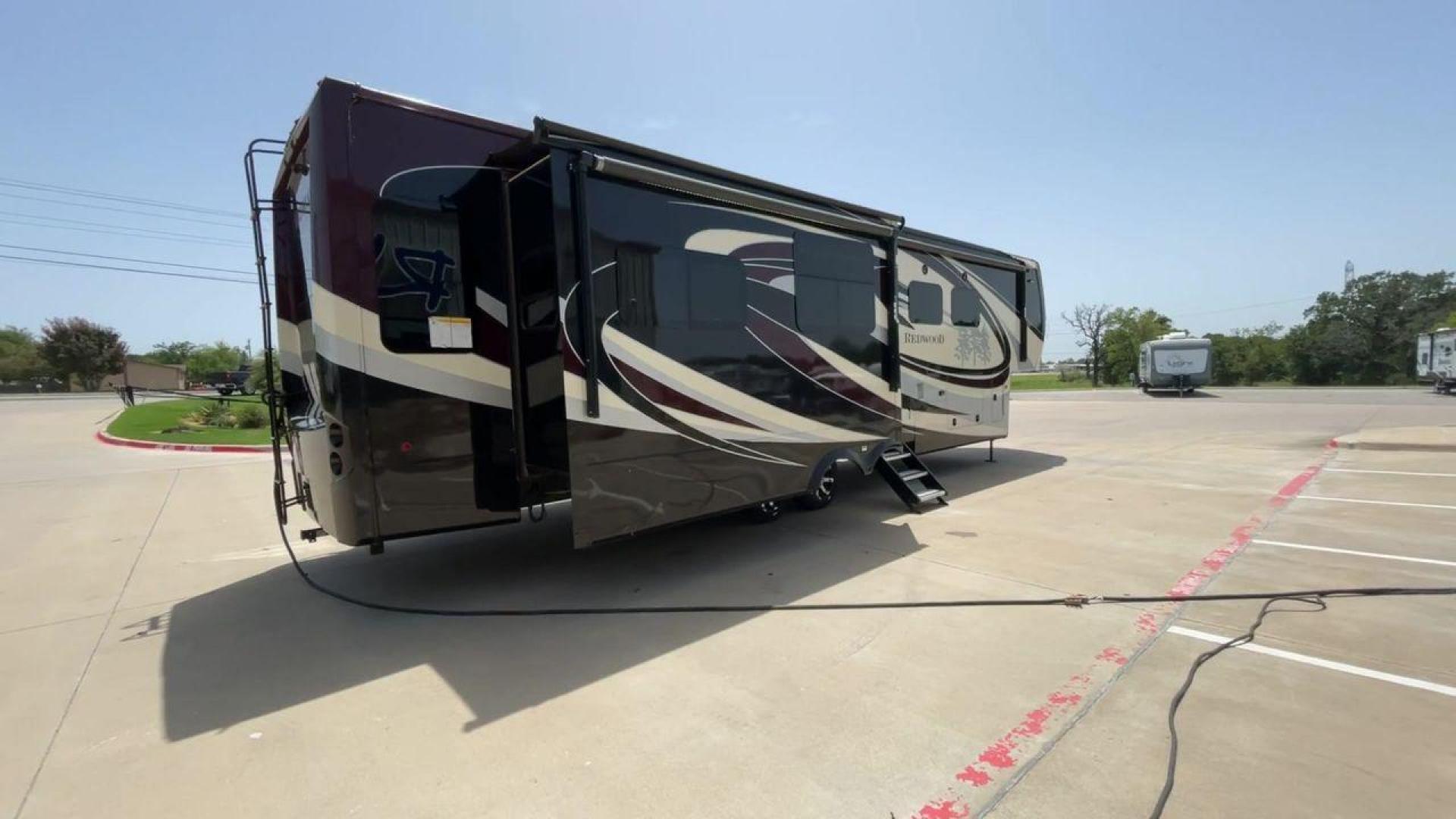 2019 KEYSTONE REDWOOD 3901WB (4YDF39023K9) , Length: 40.17 ft. | Dry Weight: 14,312 lbs. | Slides: 3 transmission, located at 4319 N Main St, Cleburne, TX, 76033, (817) 678-5133, 32.385960, -97.391212 - Photo#0