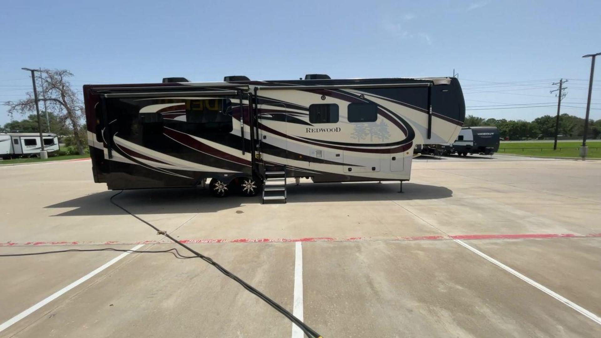 2019 KEYSTONE REDWOOD 3901WB (4YDF39023K9) , Length: 40.17 ft. | Dry Weight: 14,312 lbs. | Slides: 3 transmission, located at 4319 N Main St, Cleburne, TX, 76033, (817) 678-5133, 32.385960, -97.391212 - The 2019 Keystone Redwood 3901WB is a high-end fifth-wheel RV that blends luxury living with home-like comfort. It's perfect for long trips or full-time living. Its outside has a high-gloss paint job in black and white colors, with the Redwood tree graphics that make it stand out. This RV is over 40 - Photo#1