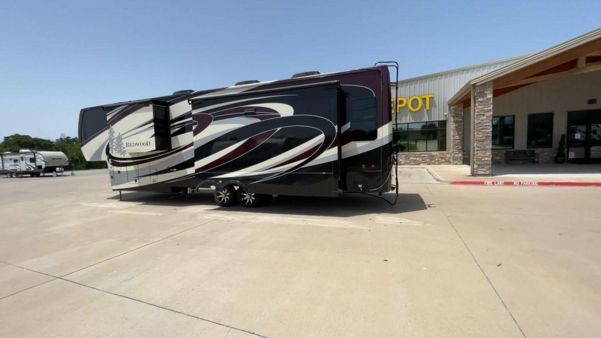 2019 KEYSTONE REDWOOD 3901WB (4YDF39023K9) , Length: 40.17 ft. | Dry Weight: 14,312 lbs. | Slides: 3 transmission, located at 4319 N Main St, Cleburne, TX, 76033, (817) 678-5133, 32.385960, -97.391212 - The 2019 Keystone Redwood 3901WB is a high-end fifth-wheel RV that blends luxury living with home-like comfort. It's perfect for long trips or full-time living. Its outside has a high-gloss paint job in black and white colors, with the Redwood tree graphics that make it stand out. This RV is over 40 - Photo#6