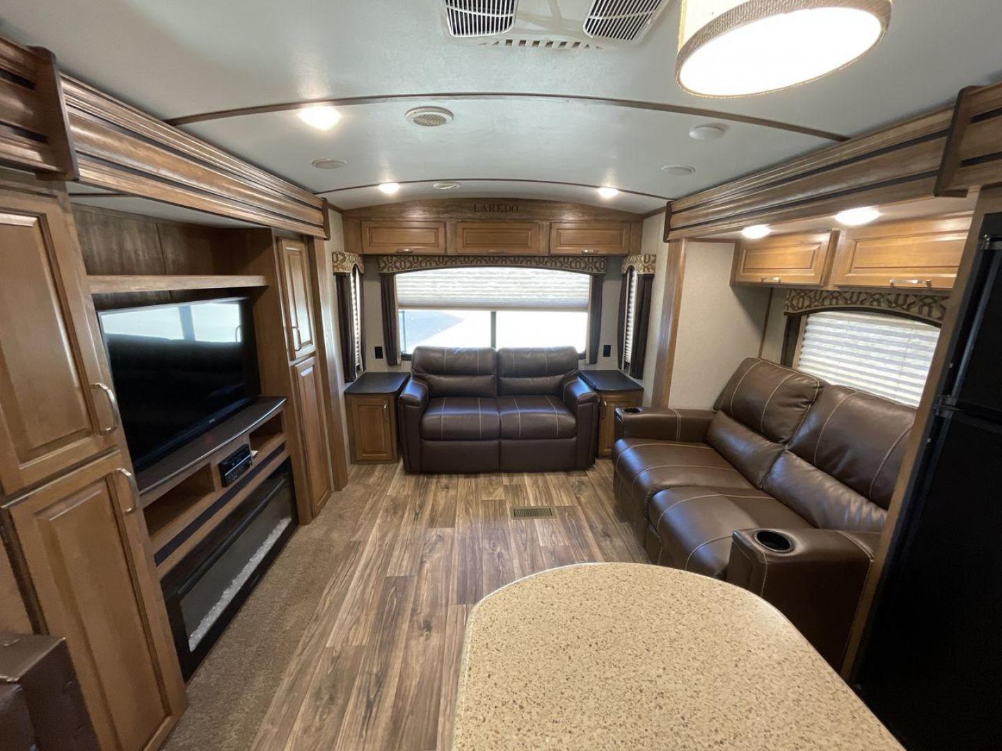 2019 KEYSTONE RV LAREDO 330RL (4YDT33027KB) , located at 4319 N Main St, Cleburne, TX, 76033, (817) 678-5133, 32.385960, -97.391212 - Photo#10