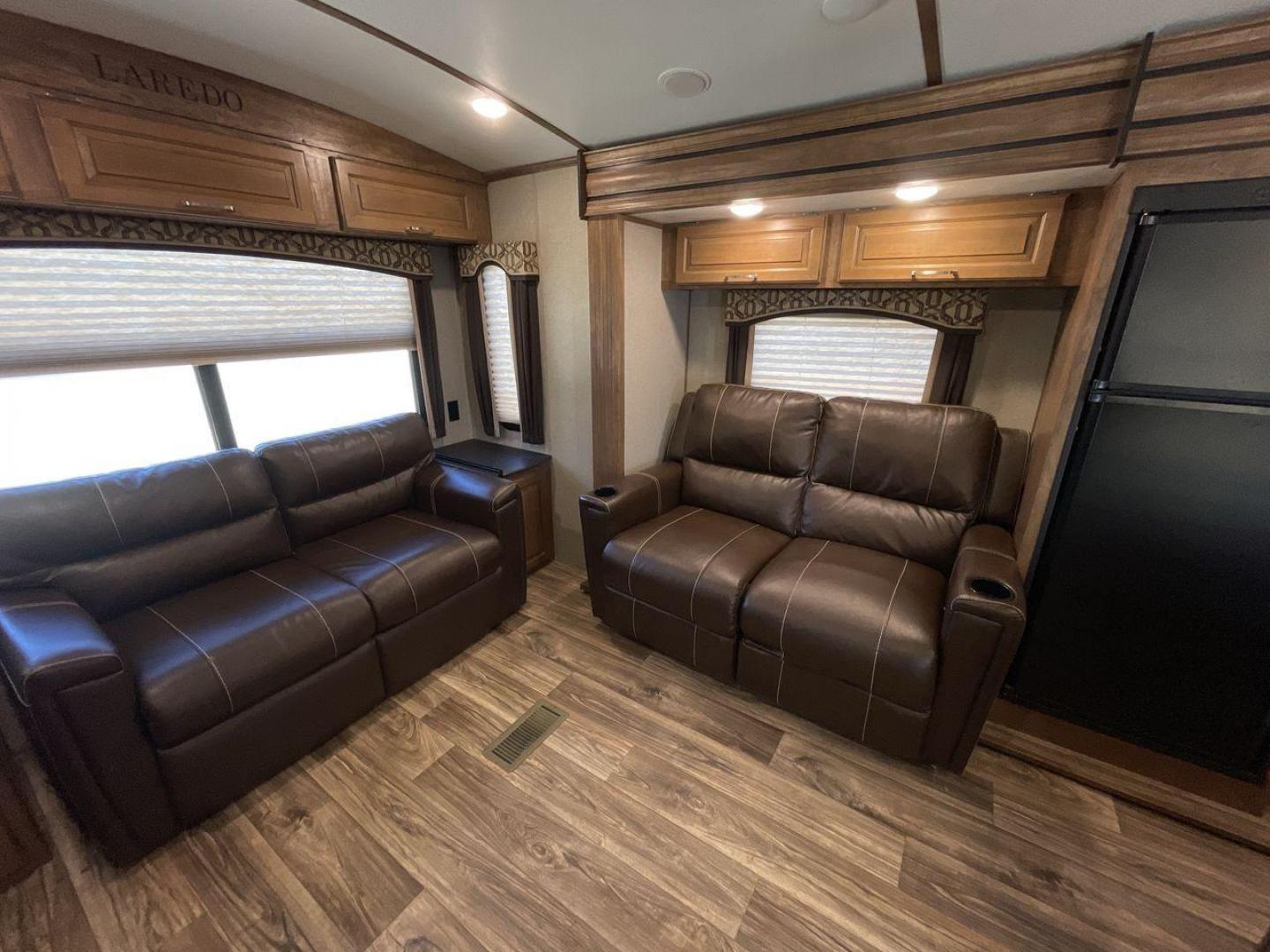 2019 KEYSTONE RV LAREDO 330RL (4YDT33027KB) , located at 4319 N Main St, Cleburne, TX, 76033, (817) 678-5133, 32.385960, -97.391212 - Photo#11