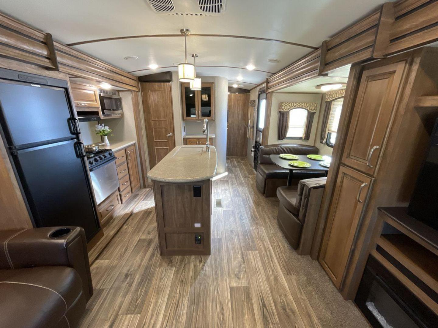 2019 KEYSTONE RV LAREDO 330RL (4YDT33027KB) , located at 4319 N Main St, Cleburne, TX, 76033, (817) 678-5133, 32.385960, -97.391212 - Photo#12