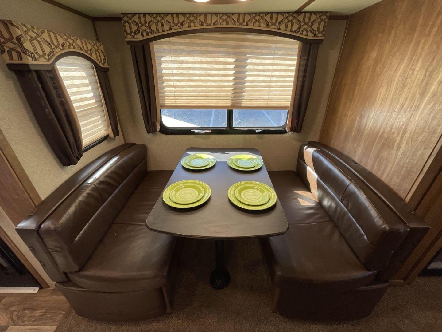 2019 KEYSTONE RV LAREDO 330RL (4YDT33027KB) , located at 4319 N Main St, Cleburne, TX, 76033, (817) 678-5133, 32.385960, -97.391212 - Photo#13