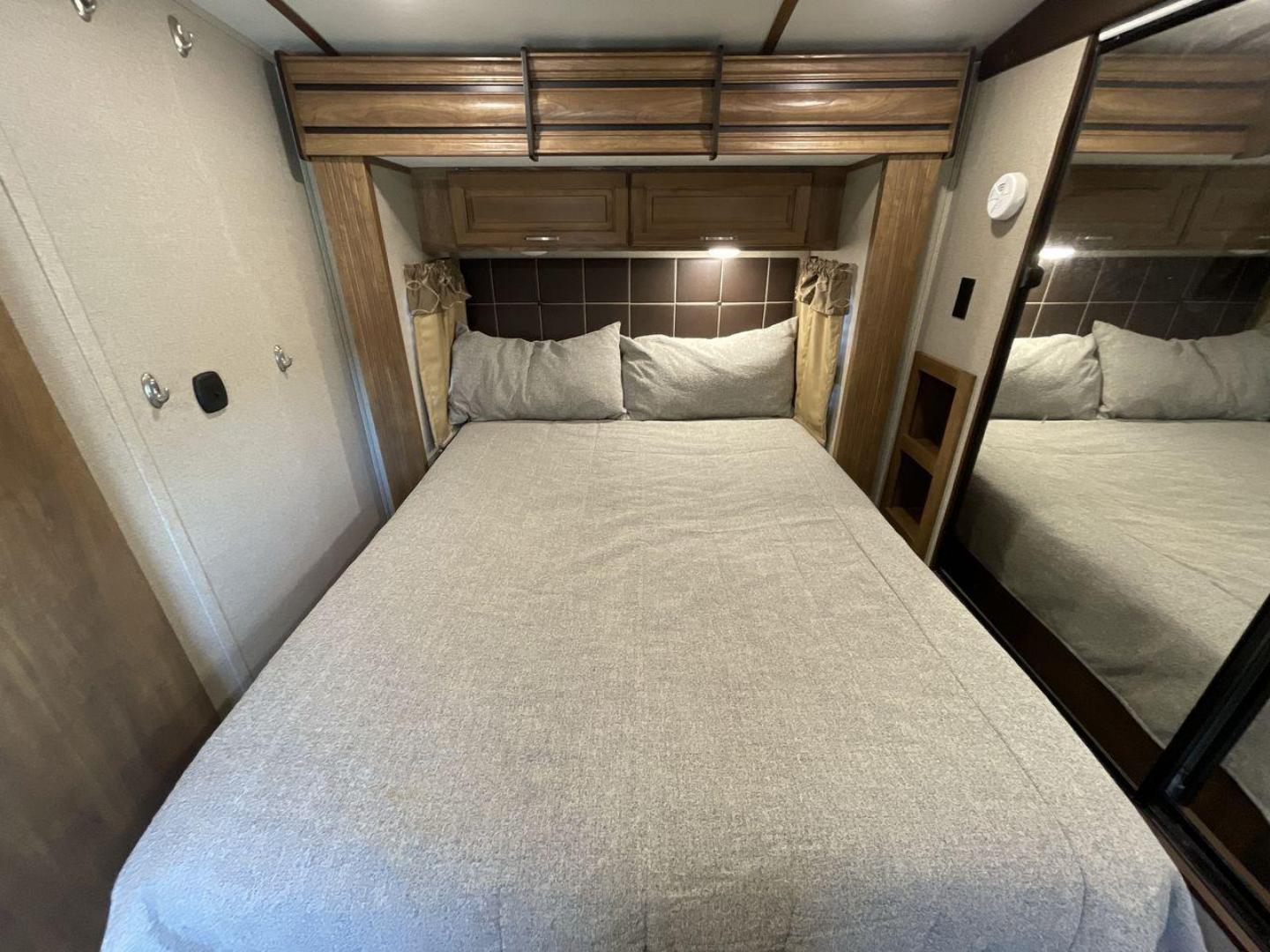 2019 KEYSTONE RV LAREDO 330RL (4YDT33027KB) , located at 4319 N Main St, Cleburne, TX, 76033, (817) 678-5133, 32.385960, -97.391212 - Photo#16