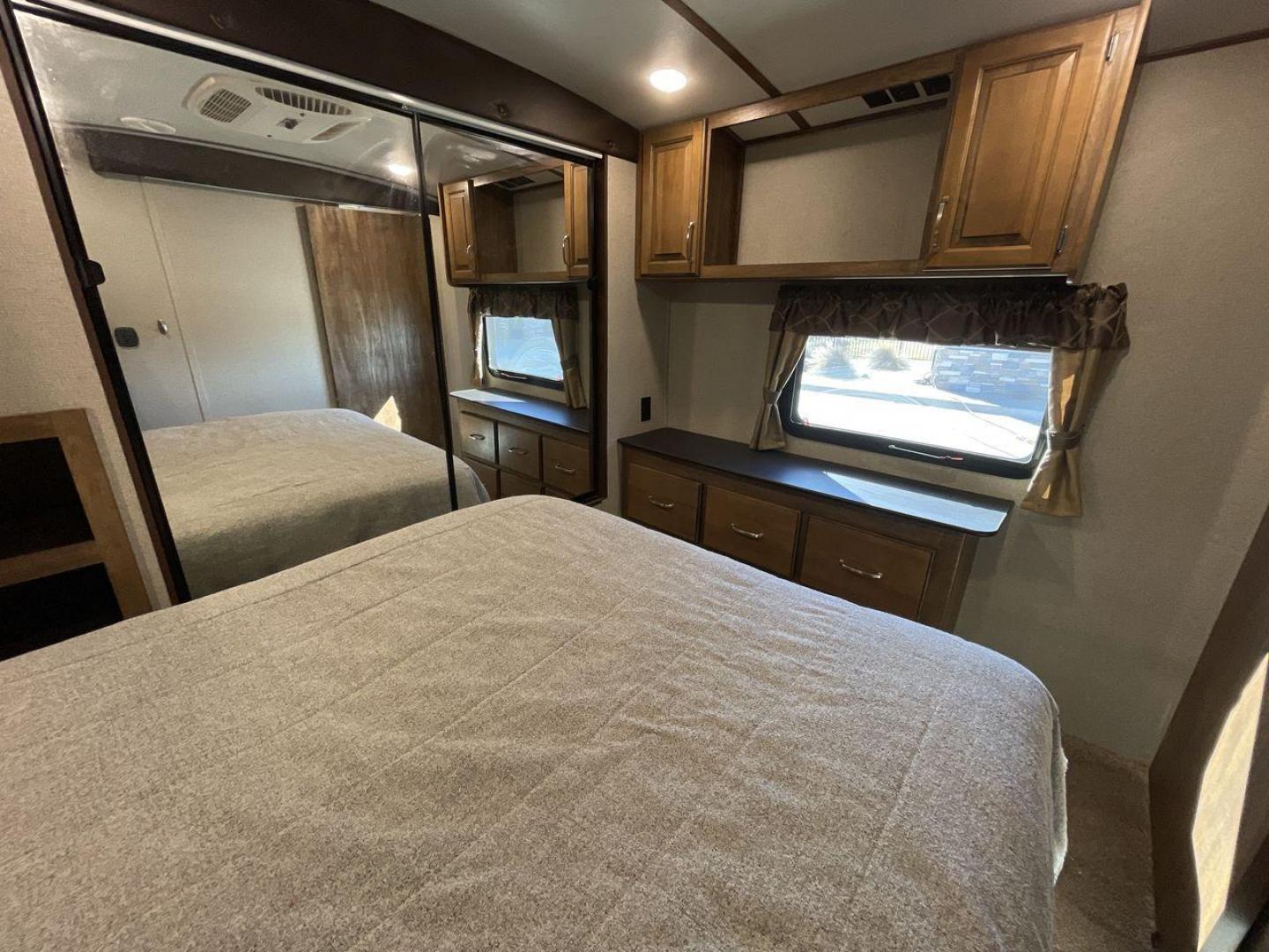 2019 KEYSTONE RV LAREDO 330RL (4YDT33027KB) , located at 4319 N Main St, Cleburne, TX, 76033, (817) 678-5133, 32.385960, -97.391212 - Photo#17