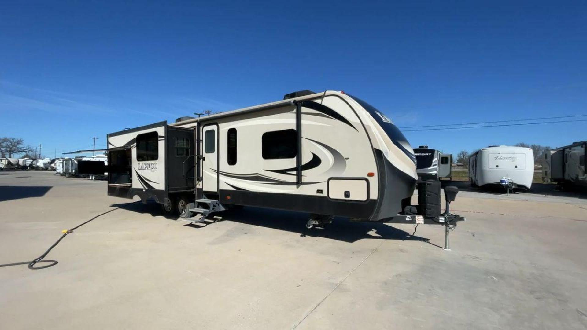 2019 KEYSTONE RV LAREDO 330RL (4YDT33027KB) , located at 4319 N Main St, Cleburne, TX, 76033, (817) 678-5133, 32.385960, -97.391212 - Photo#3