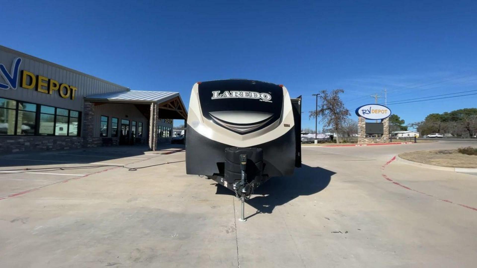 2019 KEYSTONE RV LAREDO 330RL (4YDT33027KB) , located at 4319 N Main St, Cleburne, TX, 76033, (817) 678-5133, 32.385960, -97.391212 - Photo#4