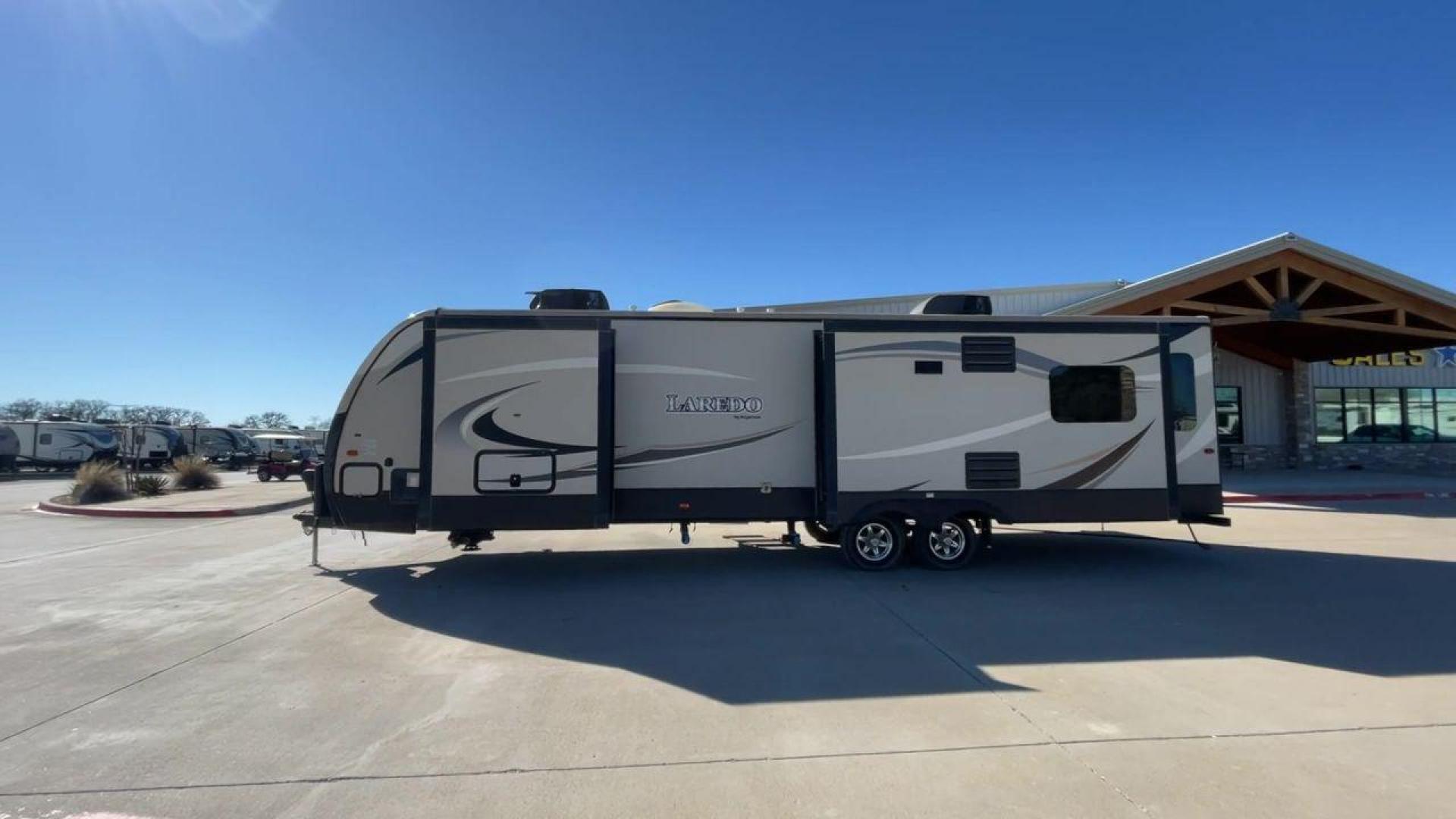 2019 KEYSTONE RV LAREDO 330RL (4YDT33027KB) , located at 4319 N Main St, Cleburne, TX, 76033, (817) 678-5133, 32.385960, -97.391212 - Photo#6