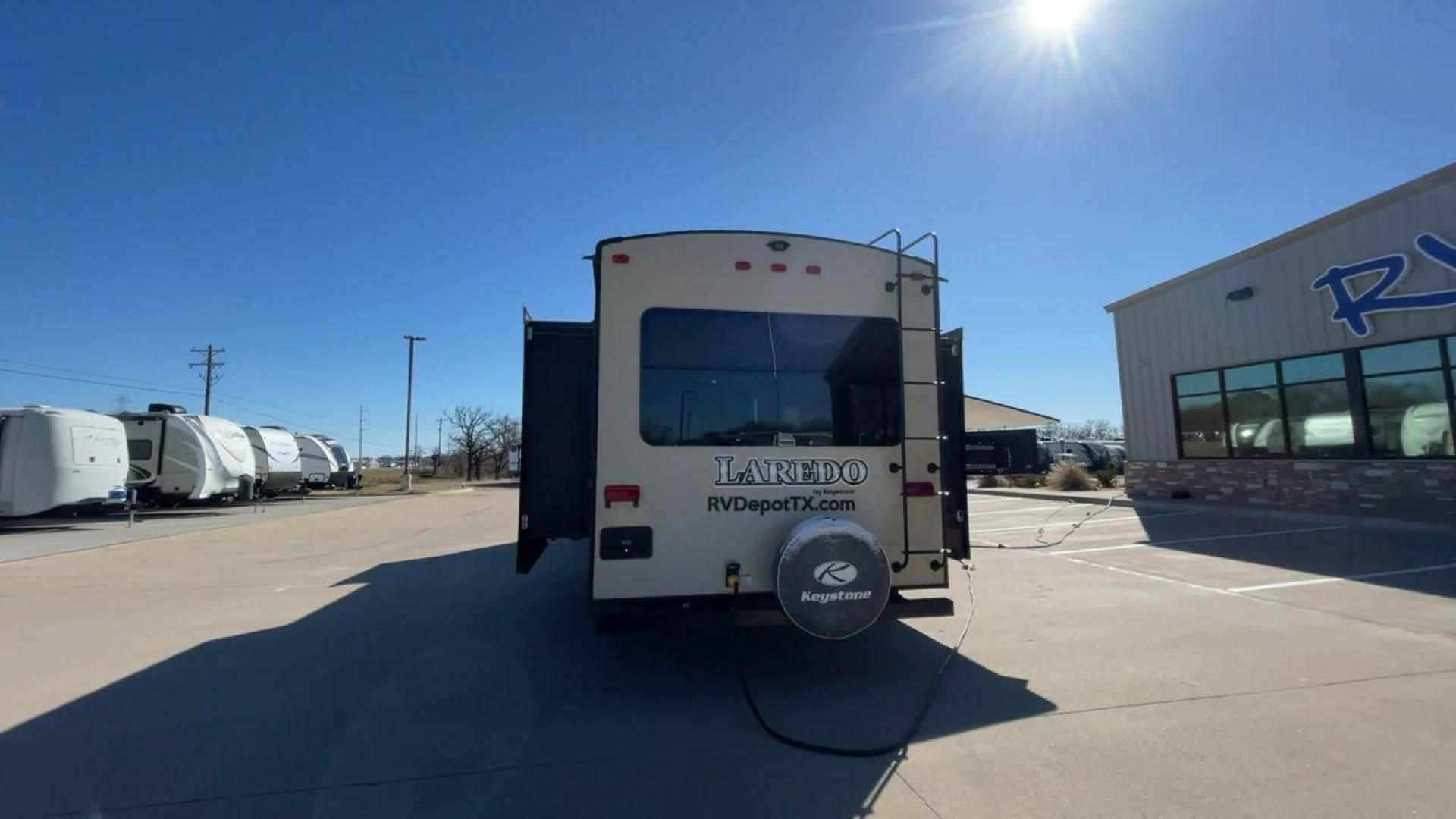 2019 KEYSTONE RV LAREDO 330RL (4YDT33027KB) , located at 4319 N Main St, Cleburne, TX, 76033, (817) 678-5133, 32.385960, -97.391212 - Photo#8