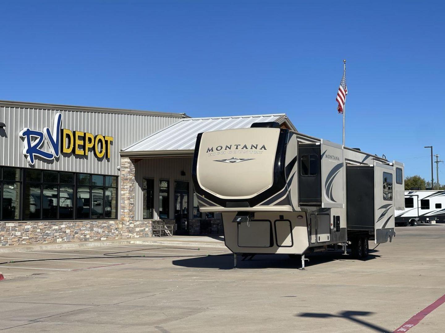 2019 KEYSTONE RV MONTANA 373RD (4YDF37323KA) , Length: 41.33 ft. | Dry Weight: 12,800 lbs. | Gross Weight: 16,000 lbs. | Slides: 4 transmission, located at 4319 N Main St, Cleburne, TX, 76033, (817) 678-5133, 32.385960, -97.391212 - The 2019 Keystone RV Montana 373RD is a luxurious and spacious fifth wheel designed to provide the utmost comfort, convenience, and style for your next adventure. Right up front, this trailer is a painted cap with LED lights. The massive power awning on its side has a LED strip and rolls out with a - Photo#0