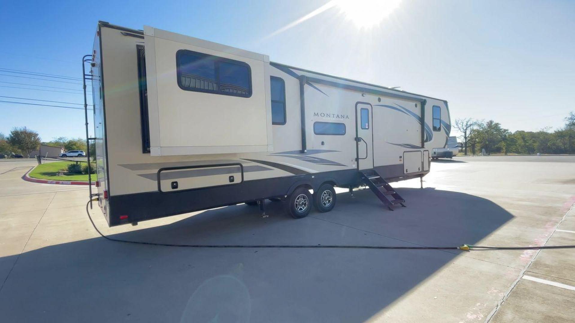 2019 KEYSTONE RV MONTANA 373RD (4YDF37323KA) , Length: 41.33 ft. | Dry Weight: 12,800 lbs. | Gross Weight: 16,000 lbs. | Slides: 4 transmission, located at 4319 N Main St, Cleburne, TX, 76033, (817) 678-5133, 32.385960, -97.391212 - The 2019 Keystone RV Montana 373RD is a luxurious and spacious fifth wheel designed to provide the utmost comfort, convenience, and style for your next adventure. Right up front, this trailer is a painted cap with LED lights. The massive power awning on its side has a LED strip and rolls out with a - Photo#1