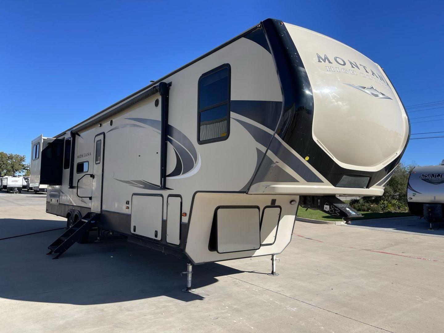 2019 KEYSTONE RV MONTANA 373RD (4YDF37323KA) , Length: 41.33 ft. | Dry Weight: 12,800 lbs. | Gross Weight: 16,000 lbs. | Slides: 4 transmission, located at 4319 N Main St, Cleburne, TX, 76033, (817) 678-5133, 32.385960, -97.391212 - The 2019 Keystone RV Montana 373RD is a luxurious and spacious fifth wheel designed to provide the utmost comfort, convenience, and style for your next adventure. Right up front, this trailer is a painted cap with LED lights. The massive power awning on its side has a LED strip and rolls out with a - Photo#22