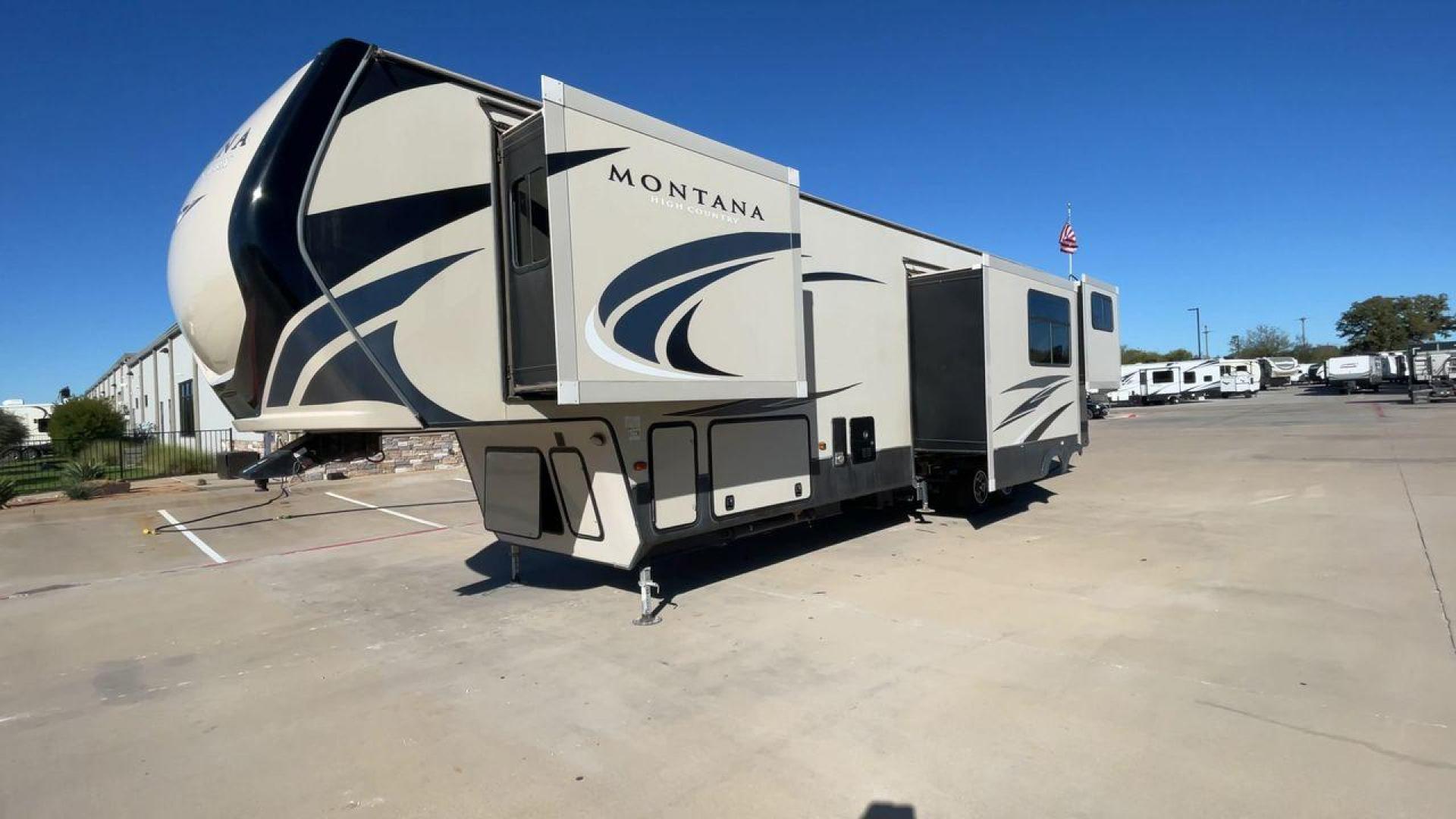 2019 KEYSTONE RV MONTANA 373RD (4YDF37323KA) , Length: 41.33 ft. | Dry Weight: 12,800 lbs. | Gross Weight: 16,000 lbs. | Slides: 4 transmission, located at 4319 N Main St, Cleburne, TX, 76033, (817) 678-5133, 32.385960, -97.391212 - The 2019 Keystone RV Montana 373RD is a luxurious and spacious fifth wheel designed to provide the utmost comfort, convenience, and style for your next adventure. Right up front, this trailer is a painted cap with LED lights. The massive power awning on its side has a LED strip and rolls out with a - Photo#5