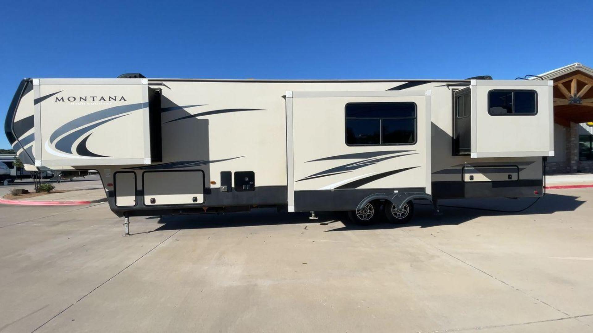 2019 KEYSTONE RV MONTANA 373RD (4YDF37323KA) , Length: 41.33 ft. | Dry Weight: 12,800 lbs. | Gross Weight: 16,000 lbs. | Slides: 4 transmission, located at 4319 N Main St, Cleburne, TX, 76033, (817) 678-5133, 32.385960, -97.391212 - The 2019 Keystone RV Montana 373RD is a luxurious and spacious fifth wheel designed to provide the utmost comfort, convenience, and style for your next adventure. Right up front, this trailer is a painted cap with LED lights. The massive power awning on its side has a LED strip and rolls out with a - Photo#6