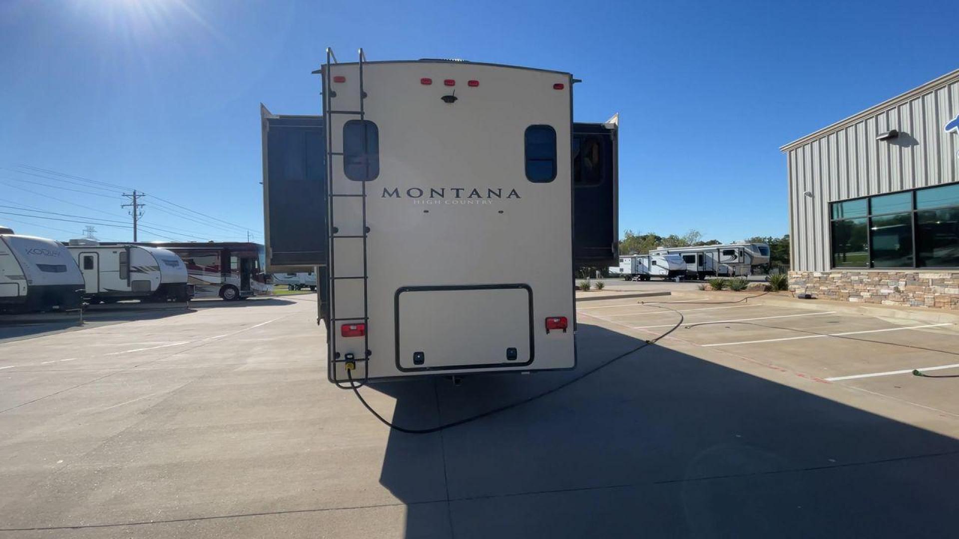 2019 KEYSTONE RV MONTANA 373RD (4YDF37323KA) , Length: 41.33 ft. | Dry Weight: 12,800 lbs. | Gross Weight: 16,000 lbs. | Slides: 4 transmission, located at 4319 N Main St, Cleburne, TX, 76033, (817) 678-5133, 32.385960, -97.391212 - The 2019 Keystone RV Montana 373RD is a luxurious and spacious fifth wheel designed to provide the utmost comfort, convenience, and style for your next adventure. Right up front, this trailer is a painted cap with LED lights. The massive power awning on its side has a LED strip and rolls out with a - Photo#8