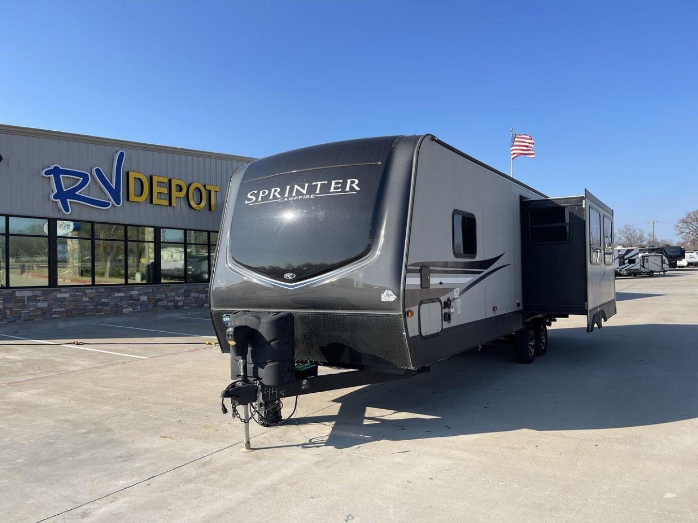 2019 KEYSTONE SPRINTER 26RK (4YDT26R24K1) , Length: 30.92 ft.| Dry Weight: 6,890 lbs. | Gross Weight: 9,500 lbs. | Slides: 1 transmission, located at 4319 N Main St, Cleburne, TX, 76033, (817) 678-5133, 32.385960, -97.391212 - The 2019 Keystone Sprinter 26RK is a travel trailer that will take your camping to a whole new level. This model, measuring 30.92 feet in length, offers a great balance of space and maneuverability, making it a top pick for families and adventurers. With a dry weight of 6,890 lbs., the Keystone Spri - Photo#0