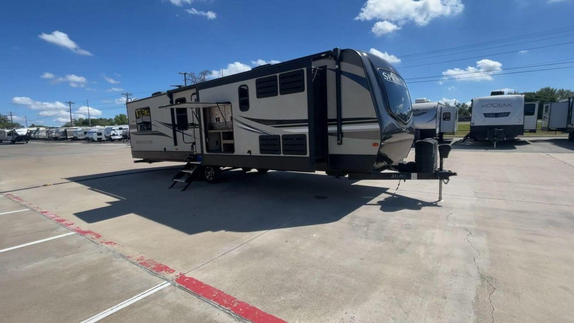 2019 KEYSTONE SPRINTER 333FKS (4YDT33321K1) , Length: 37.75 ft. | Dry Weight: 8,994 lbs. | Gross Weight: 11,500 lbs. | Slides: 3 transmission, located at 4319 N Main St, Cleburne, TX, 76033, (817) 678-5133, 32.385960, -97.391212 - Photo#3