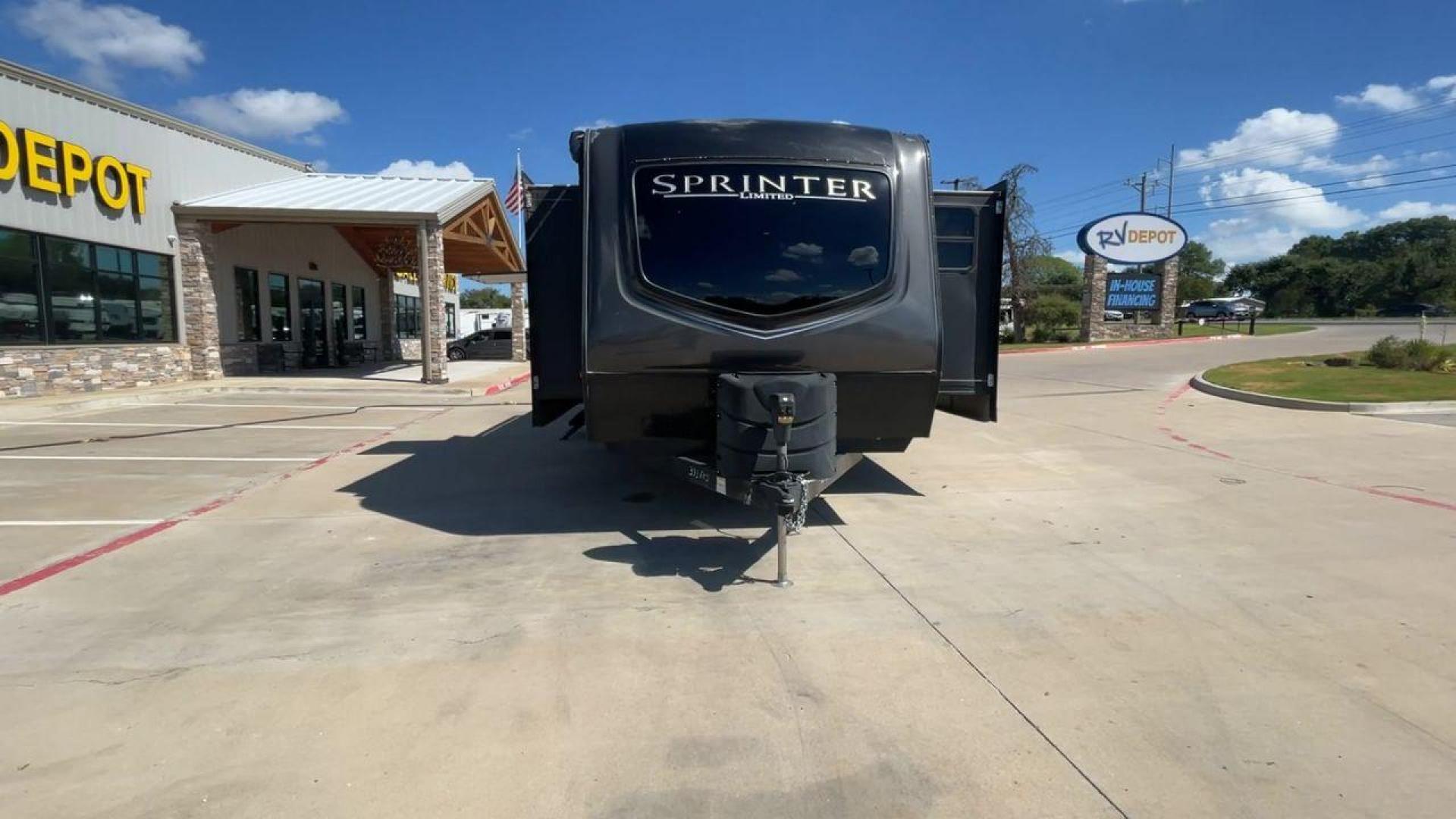 2019 KEYSTONE SPRINTER 333FKS (4YDT33321K1) , Length: 37.75 ft. | Dry Weight: 8,994 lbs. | Gross Weight: 11,500 lbs. | Slides: 3 transmission, located at 4319 N Main St, Cleburne, TX, 76033, (817) 678-5133, 32.385960, -97.391212 - Photo#4