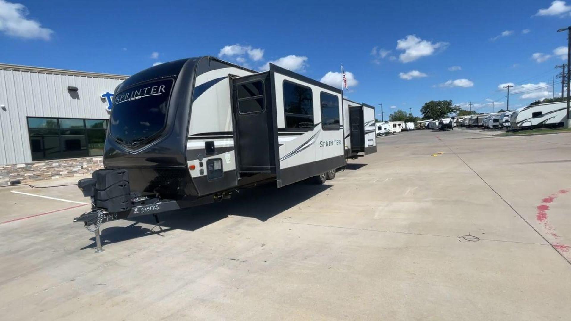 2019 KEYSTONE SPRINTER 333FKS (4YDT33321K1) , Length: 37.75 ft. | Dry Weight: 8,994 lbs. | Gross Weight: 11,500 lbs. | Slides: 3 transmission, located at 4319 N Main St, Cleburne, TX, 76033, (817) 678-5133, 32.385960, -97.391212 - Photo#5