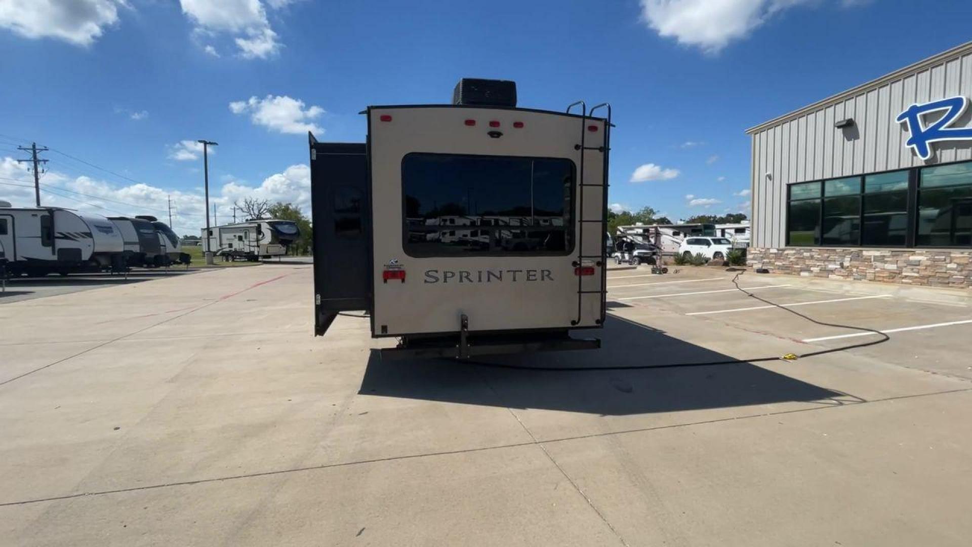 2019 KEYSTONE SPRINTER 333FKS (4YDT33321K1) , Length: 37.75 ft. | Dry Weight: 8,994 lbs. | Gross Weight: 11,500 lbs. | Slides: 3 transmission, located at 4319 N Main St, Cleburne, TX, 76033, (817) 678-5133, 32.385960, -97.391212 - Photo#8