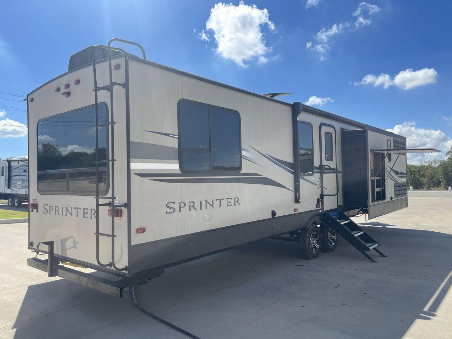 2019 KEYSTONE SPRINTER 333FKS (4YDT33321K1) , Length: 37.75 ft. | Dry Weight: 8,994 lbs. | Gross Weight: 11,500 lbs. | Slides: 3 transmission, located at 4319 N Main St, Cleburne, TX, 76033, (817) 678-5133, 32.385960, -97.391212 - Photo#25