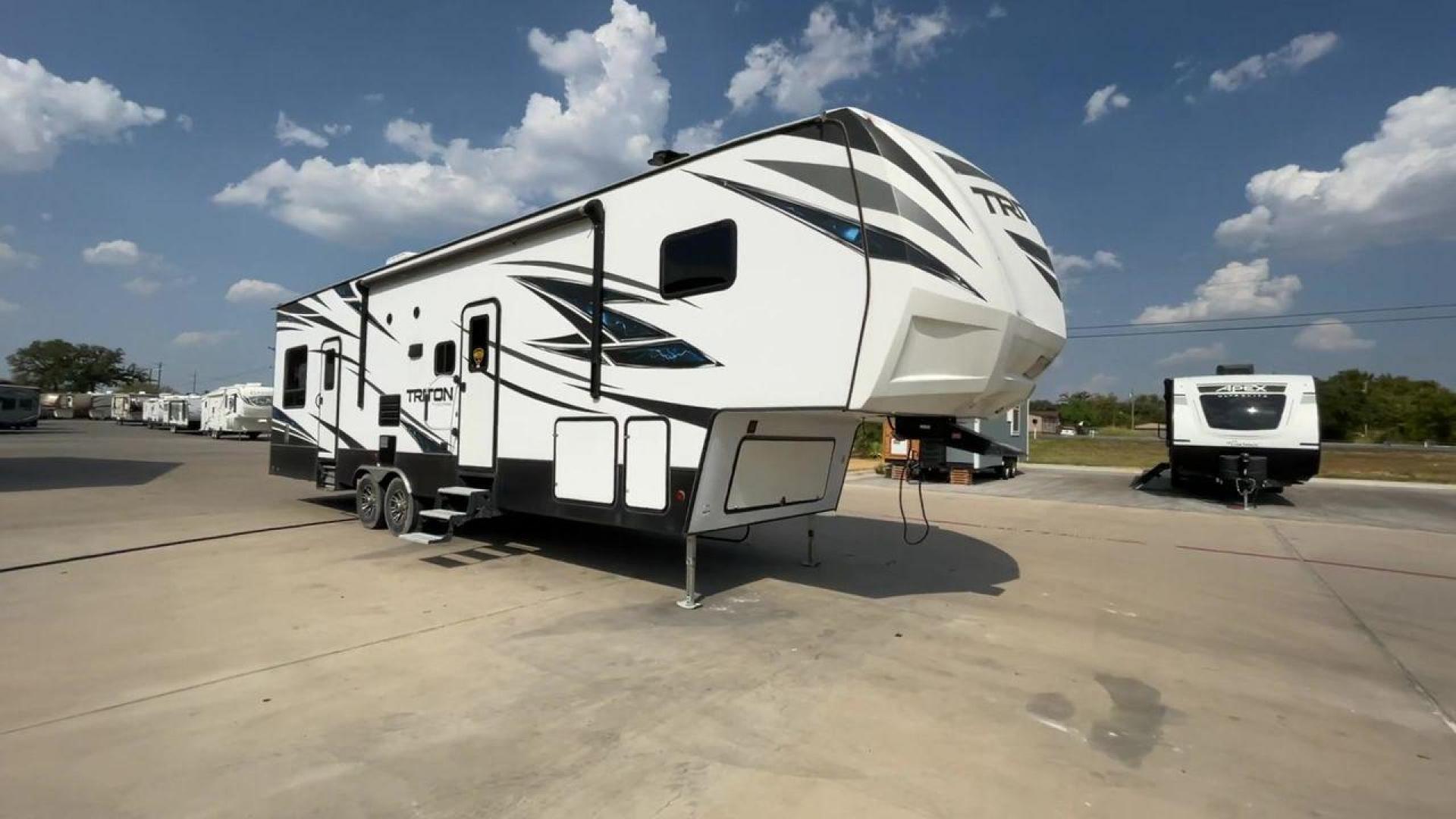 2019 TRITON VOLTAGE 3561 (4YDF3562XKZ) , Length: 38.83 ft. | Dry Weight: 11,826 lbs. | Slides: 2 transmission, located at 4319 N Main St, Cleburne, TX, 76033, (817) 678-5133, 32.385960, -97.391212 - The stunning toy hauler 2019 Keystone Voltage 3561 is made for adventure lovers. It combines the simplicity of transporting and enjoying your preferred recreational vehicles with the comfort of a contemporary house. This toy hauler provides an entertaining and comfortable base for your outdoor adven - Photo#3