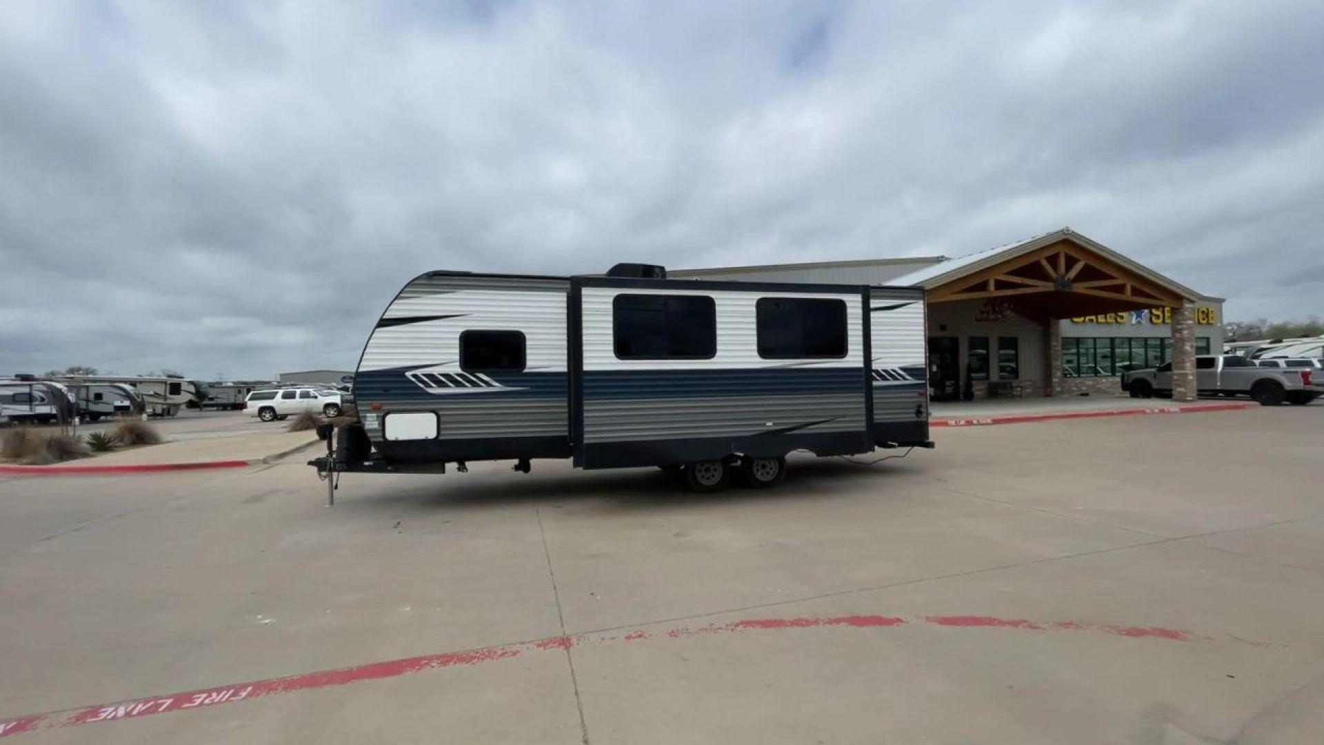 2019 KEYSTONE ZINGER 254RB (4YDT25426KS) , Length: 29.5 ft | Dry Weight: 6,042 lbs| Slides: 1 transmission, located at 4319 N Main St, Cleburne, TX, 76033, (817) 678-5133, 32.385960, -97.391212 - Take a trip of comfort and excitement in the 2019 Keystone Zinger 254RB travel trailer, which was carefully made to change the way you use an RV. This type, which is 29.5 feet long, is the perfect mix of functionality and style. The Zinger 254RB is built to last with a strong metal body and fibergla - Photo#6