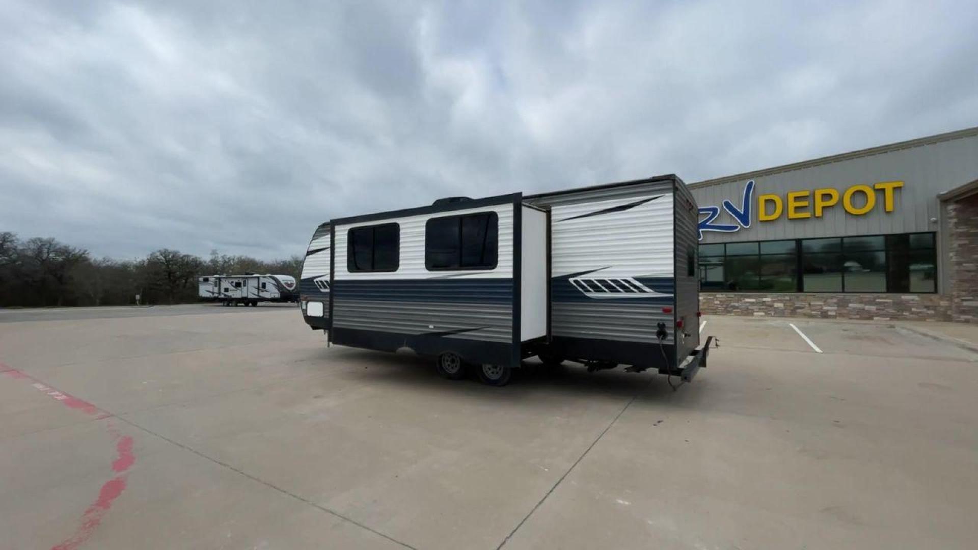 2019 KEYSTONE ZINGER 254RB (4YDT25426KS) , Length: 29.5 ft | Dry Weight: 6,042 lbs| Slides: 1 transmission, located at 4319 N Main St, Cleburne, TX, 76033, (817) 678-5133, 32.385960, -97.391212 - Take a trip of comfort and excitement in the 2019 Keystone Zinger 254RB travel trailer, which was carefully made to change the way you use an RV. This type, which is 29.5 feet long, is the perfect mix of functionality and style. The Zinger 254RB is built to last with a strong metal body and fibergla - Photo#7