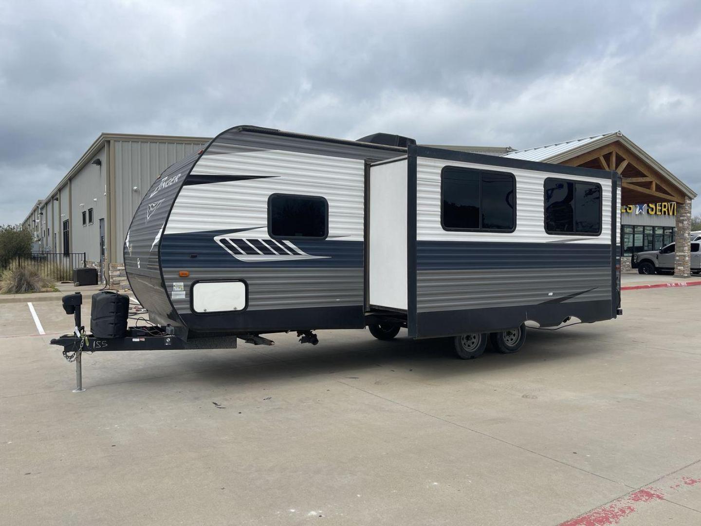 2019 KEYSTONE ZINGER 254RB (4YDT25426KS) , Length: 29.5 ft | Dry Weight: 6,042 lbs| Slides: 1 transmission, located at 4319 N Main St, Cleburne, TX, 76033, (817) 678-5133, 32.385960, -97.391212 - Take a trip of comfort and excitement in the 2019 Keystone Zinger 254RB travel trailer, which was carefully made to change the way you use an RV. This type, which is 29.5 feet long, is the perfect mix of functionality and style. The Zinger 254RB is built to last with a strong metal body and fibergla - Photo#24