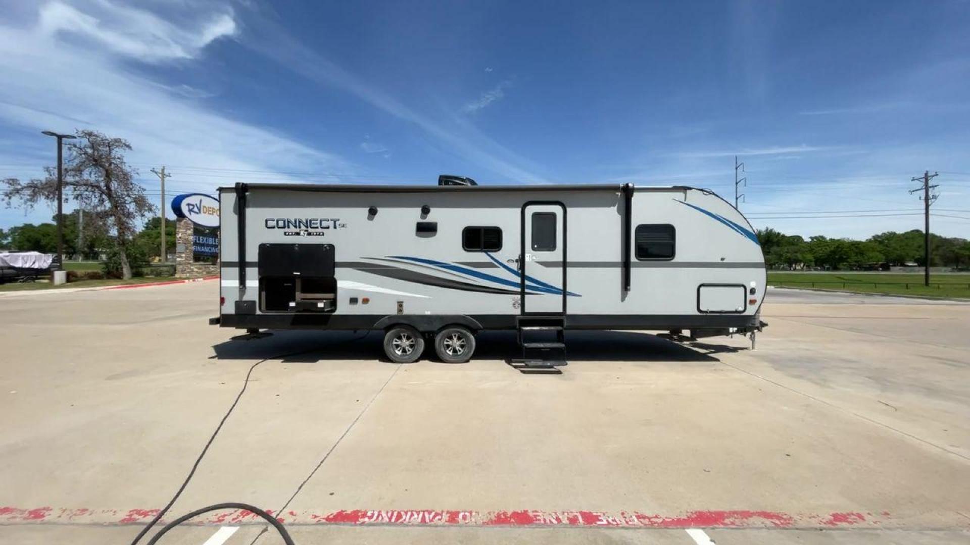 2019 KZ CONNECT 261BHSKE (4EZTL2627K7) , located at 4319 N Main St, Cleburne, TX, 76033, (817) 678-5133, 32.385960, -97.391212 - Photo#2