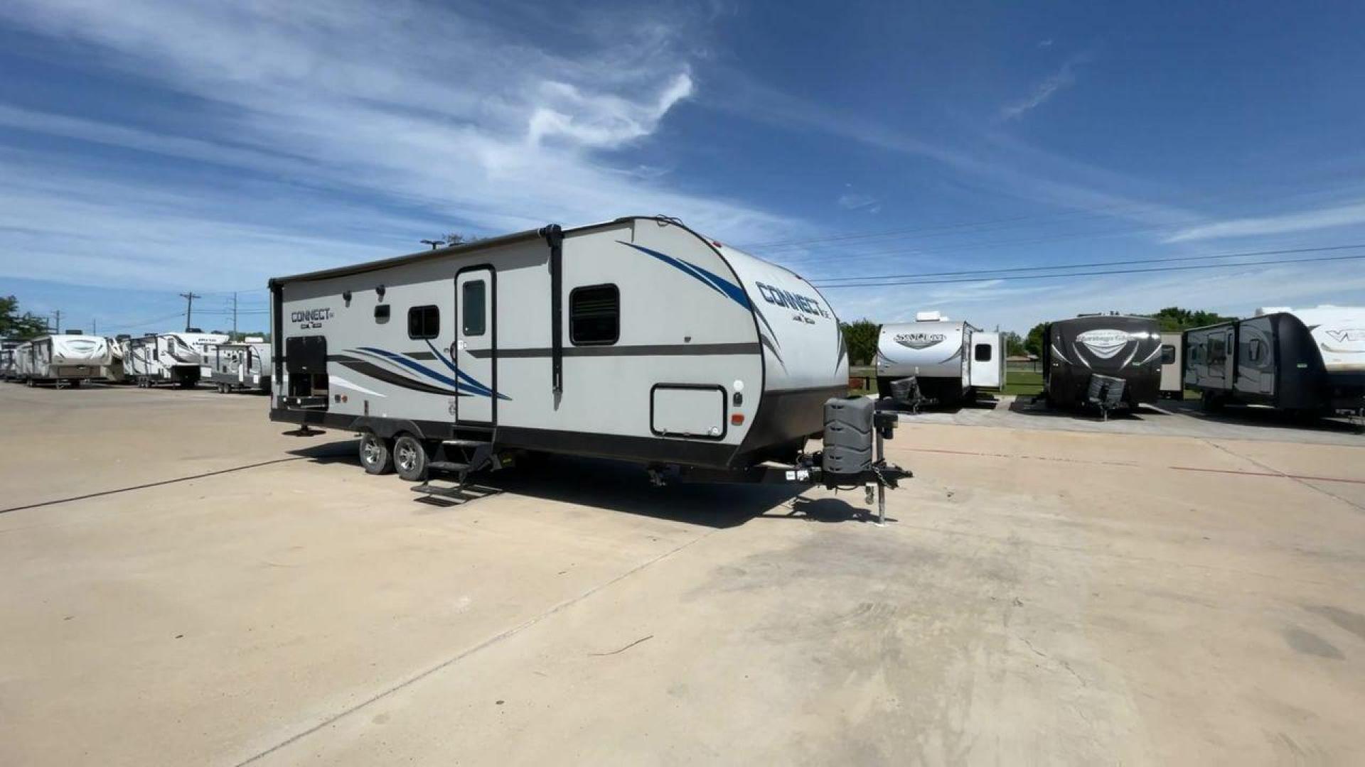 2019 KZ CONNECT 261BHSKE (4EZTL2627K7) , located at 4319 N Main St, Cleburne, TX, 76033, (817) 678-5133, 32.385960, -97.391212 - Photo#3